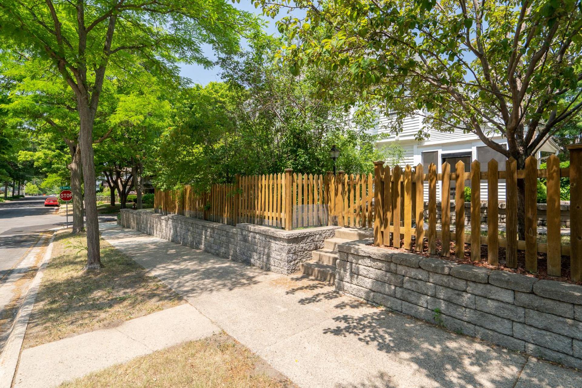 Minneapolis / St Paul Vacations - Linden Hills Luxury Charmer - Property Image 7