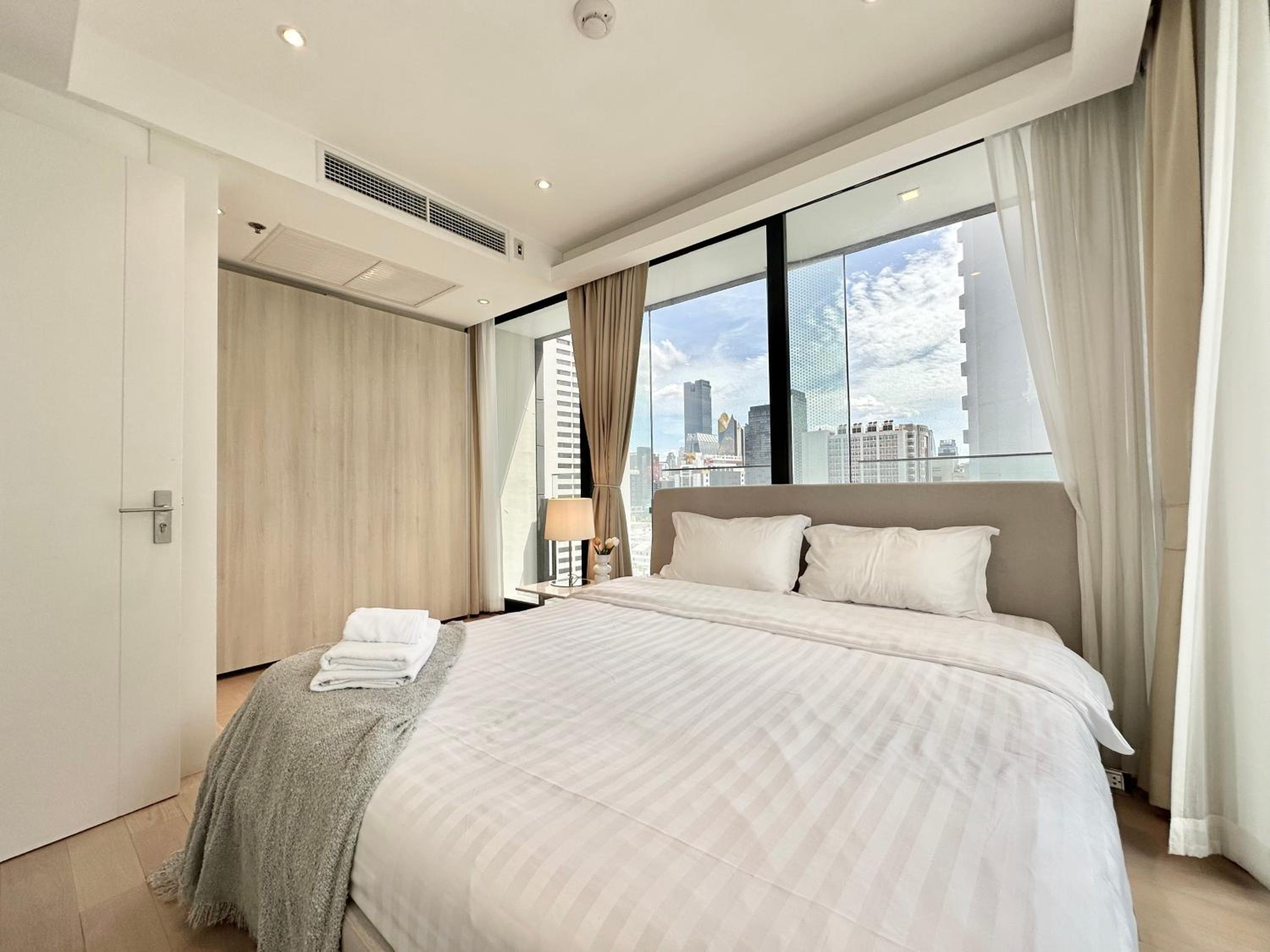 Circle Sukhumvit 11#Luxury#Pool#Gym#BTS Nana&MRT Sukhumvit#1BR#Max2ppl