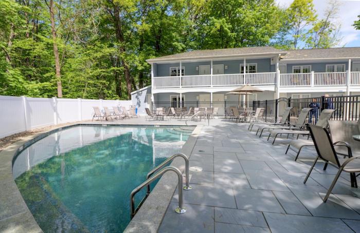 Studio East Motel