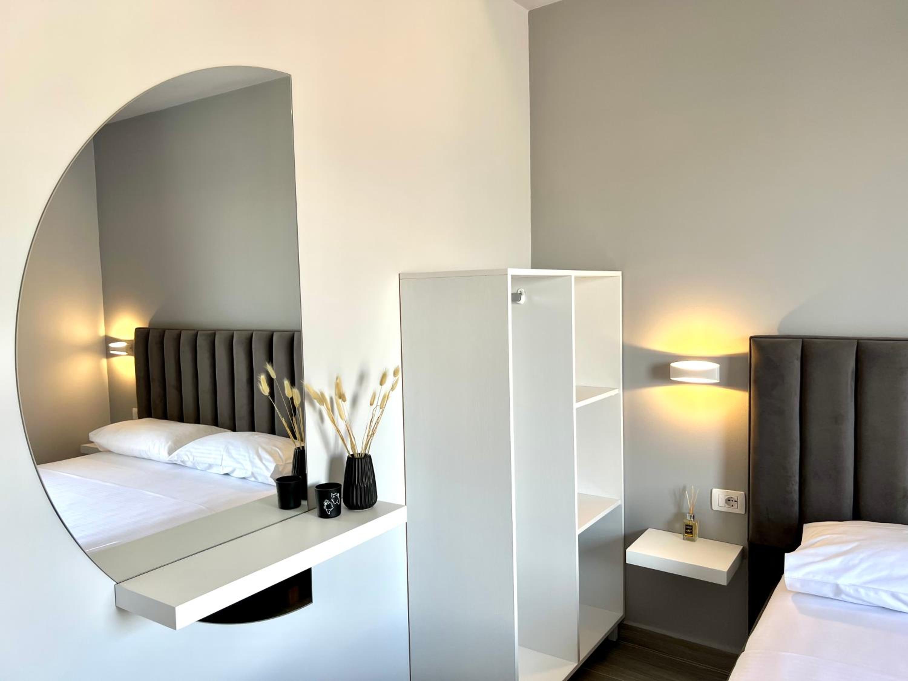 Apartments Klajdi
