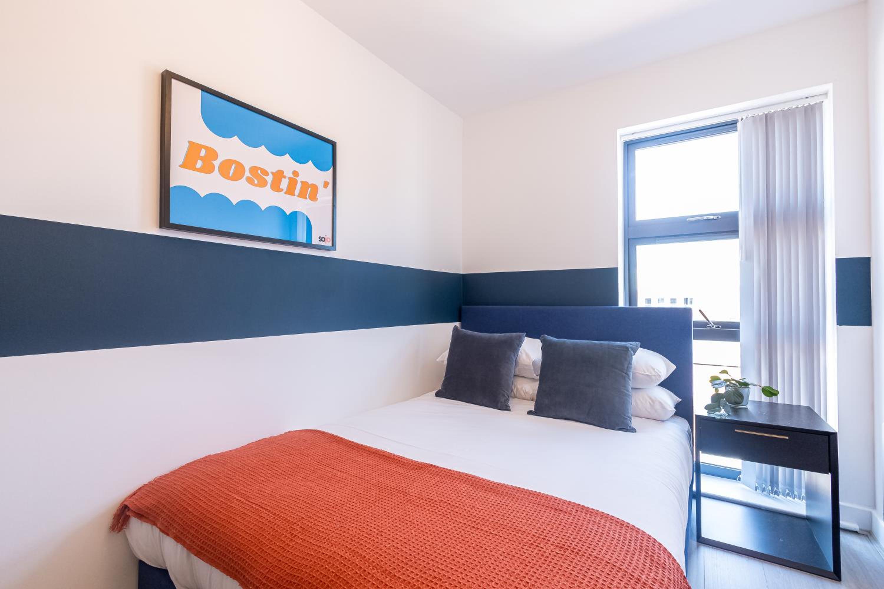 Pristine 1 and 2 bedroom apartments near business district, walking distance to city centre, free internet & complimentary parking by Sojo Stay view 3