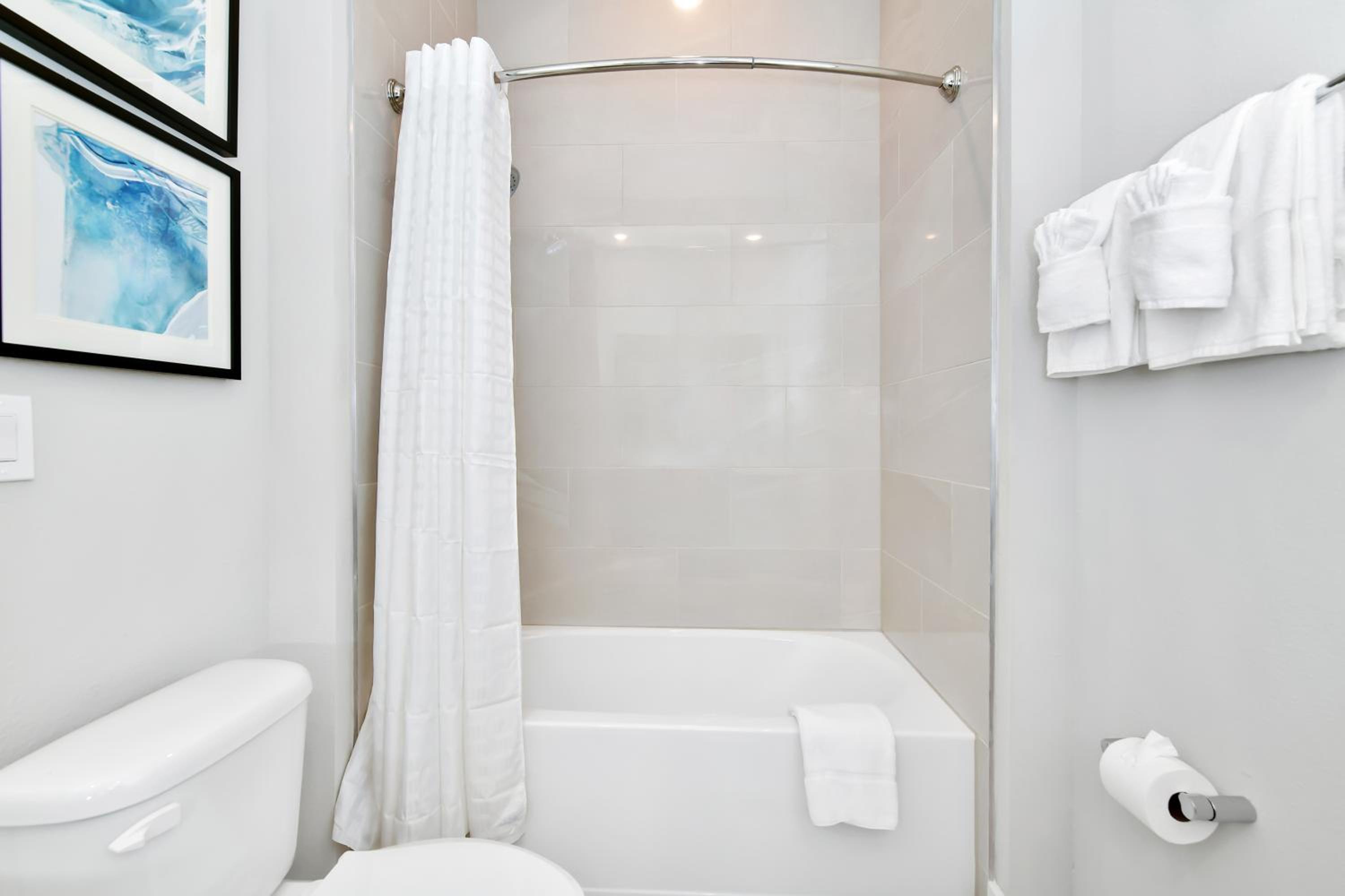 Stylish Condo near Disney w Hotel Amenities 7770- 26-110