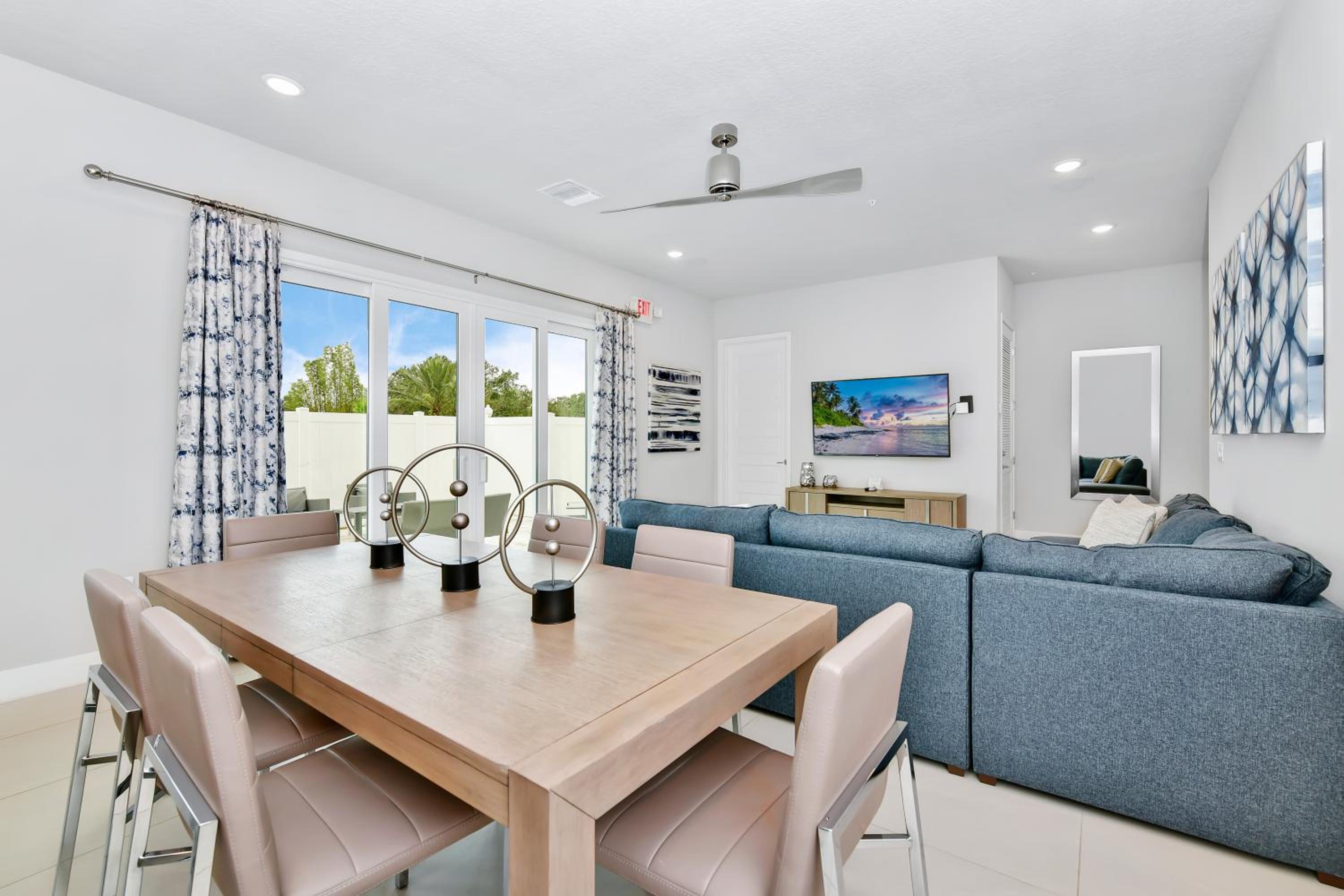 Stylish Condo near Disney w Hotel Amenities 7770- 26-110