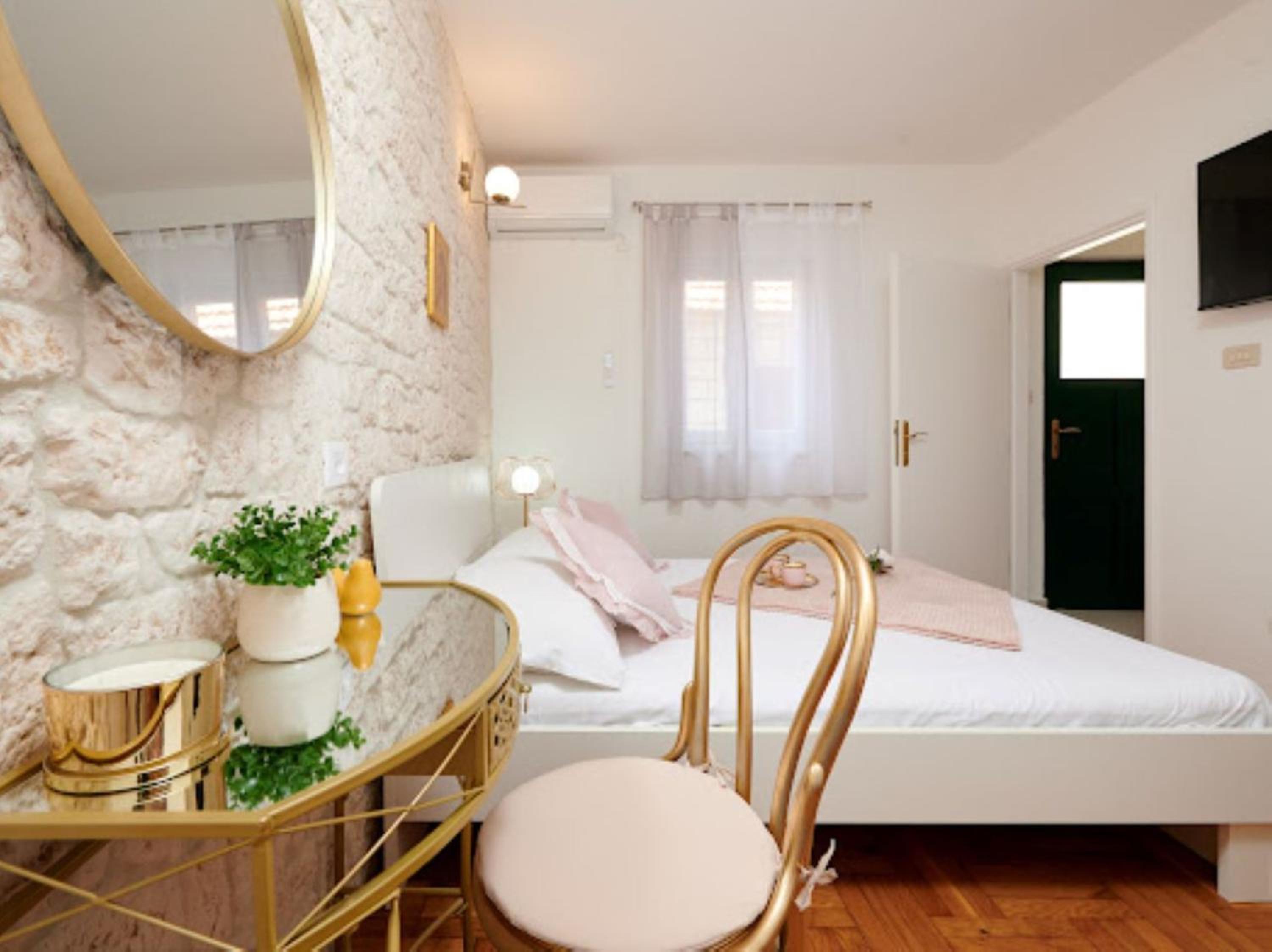 Guesthouse Ana Trogir Old Town