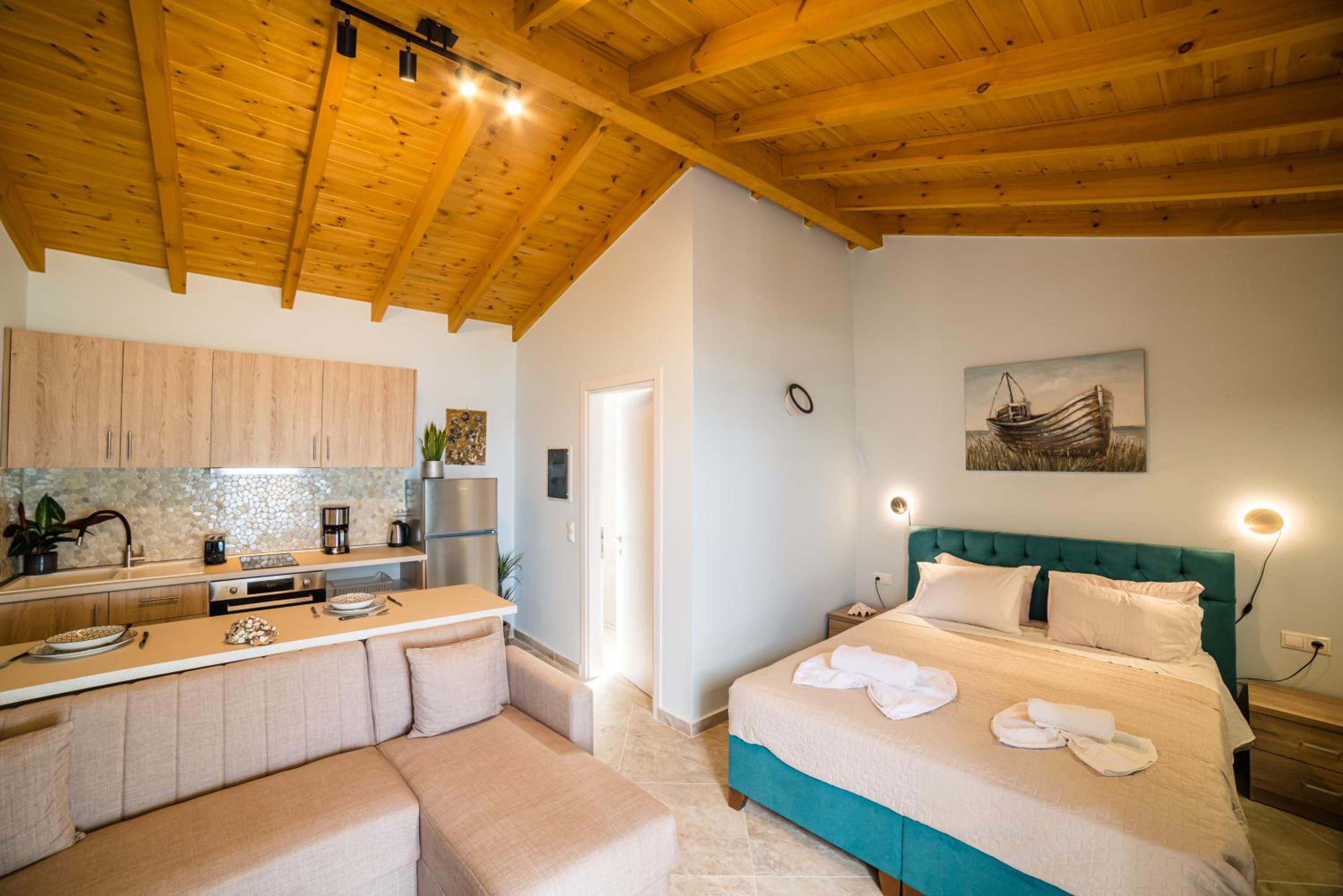 Elena's Seaside Apartments & Studios