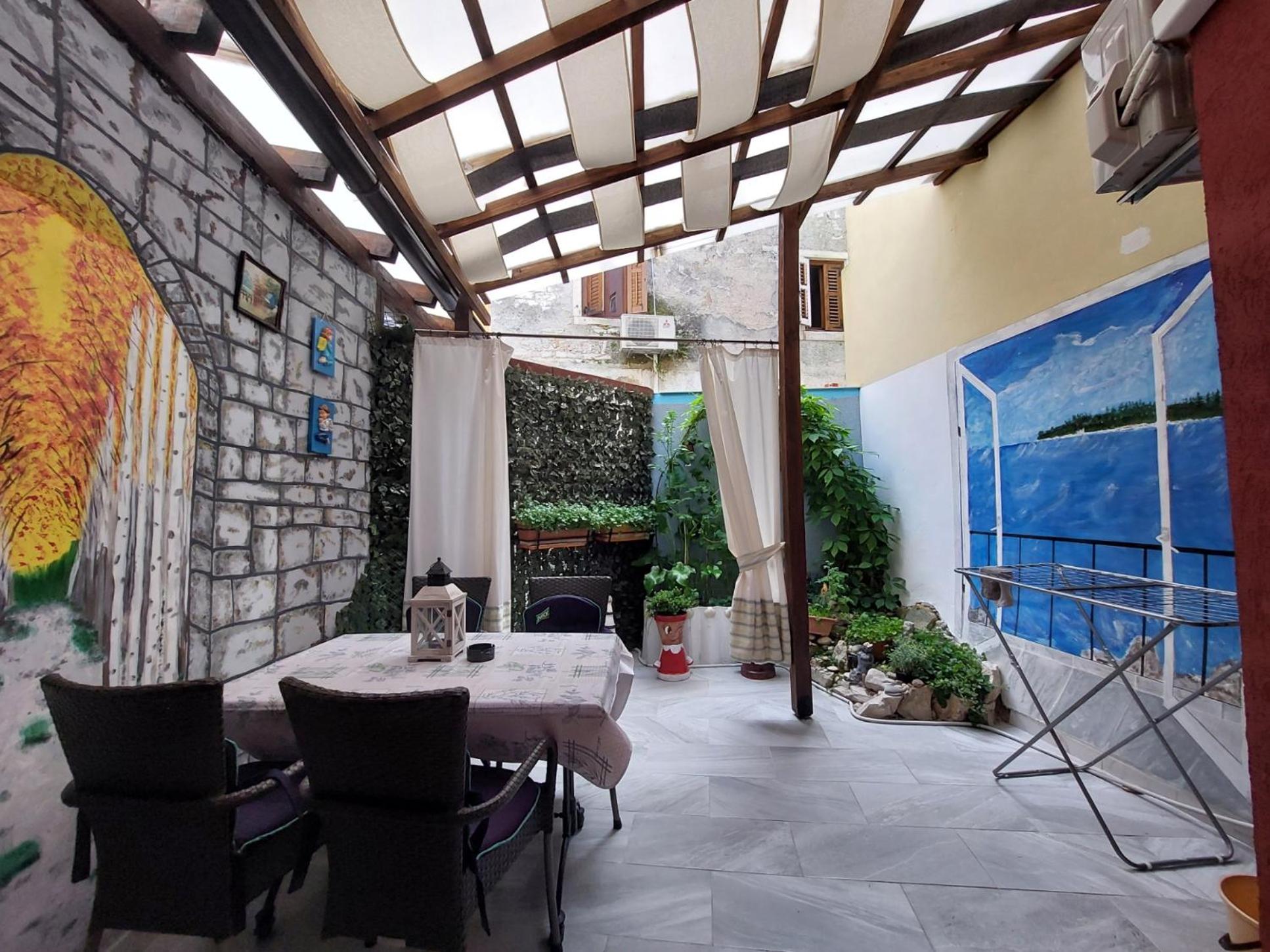 Hotel Leona - Image 1