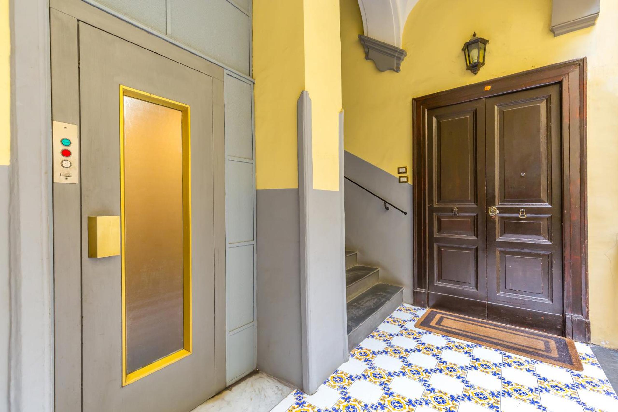 Chiatamone Design Apartment by Wonderful Italy