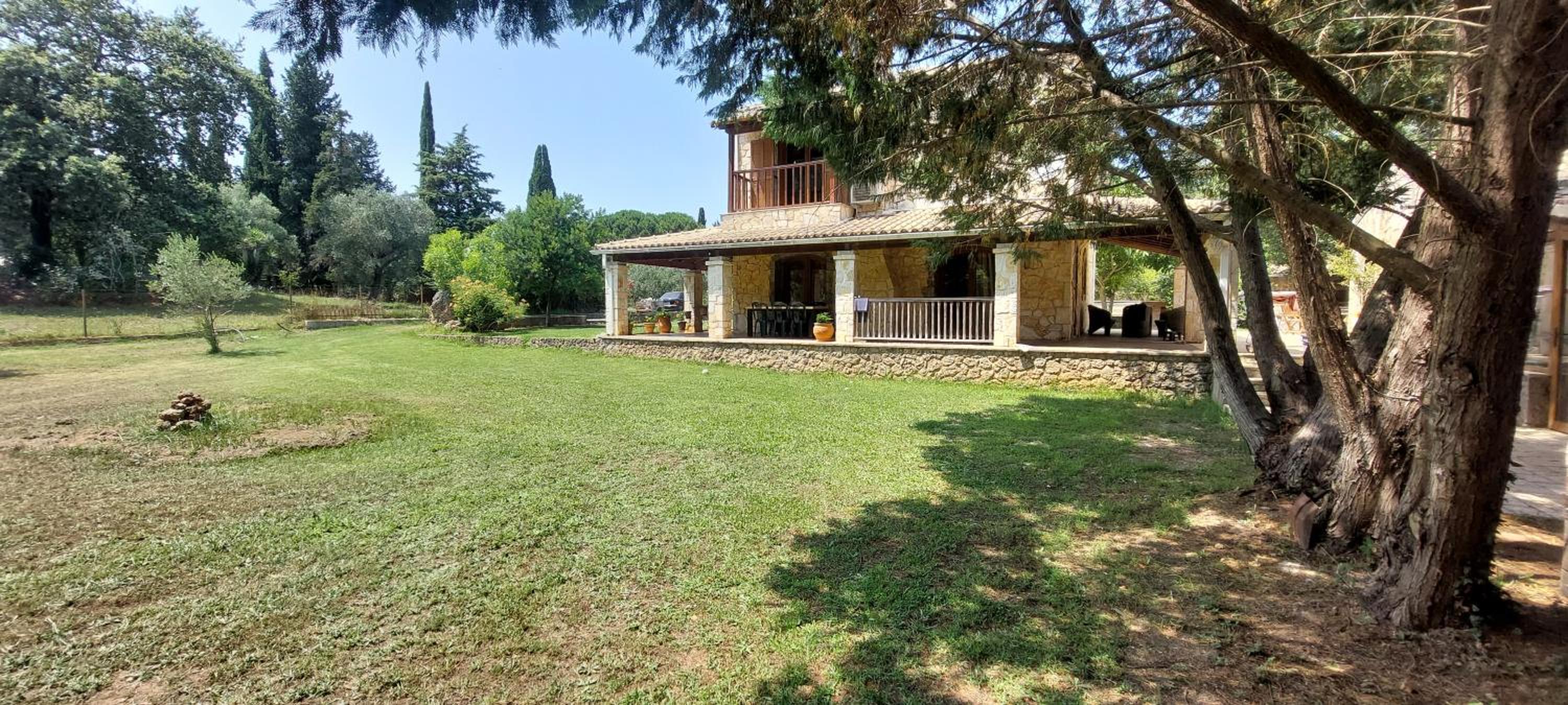Vintage Villa view 3