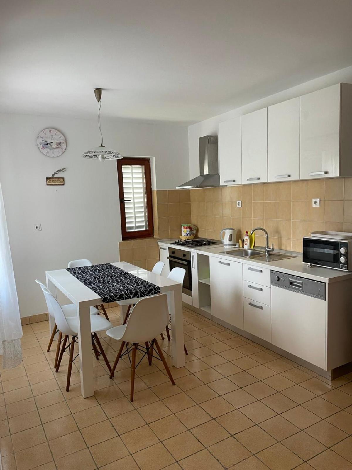 Apartments Njivice Bajcic