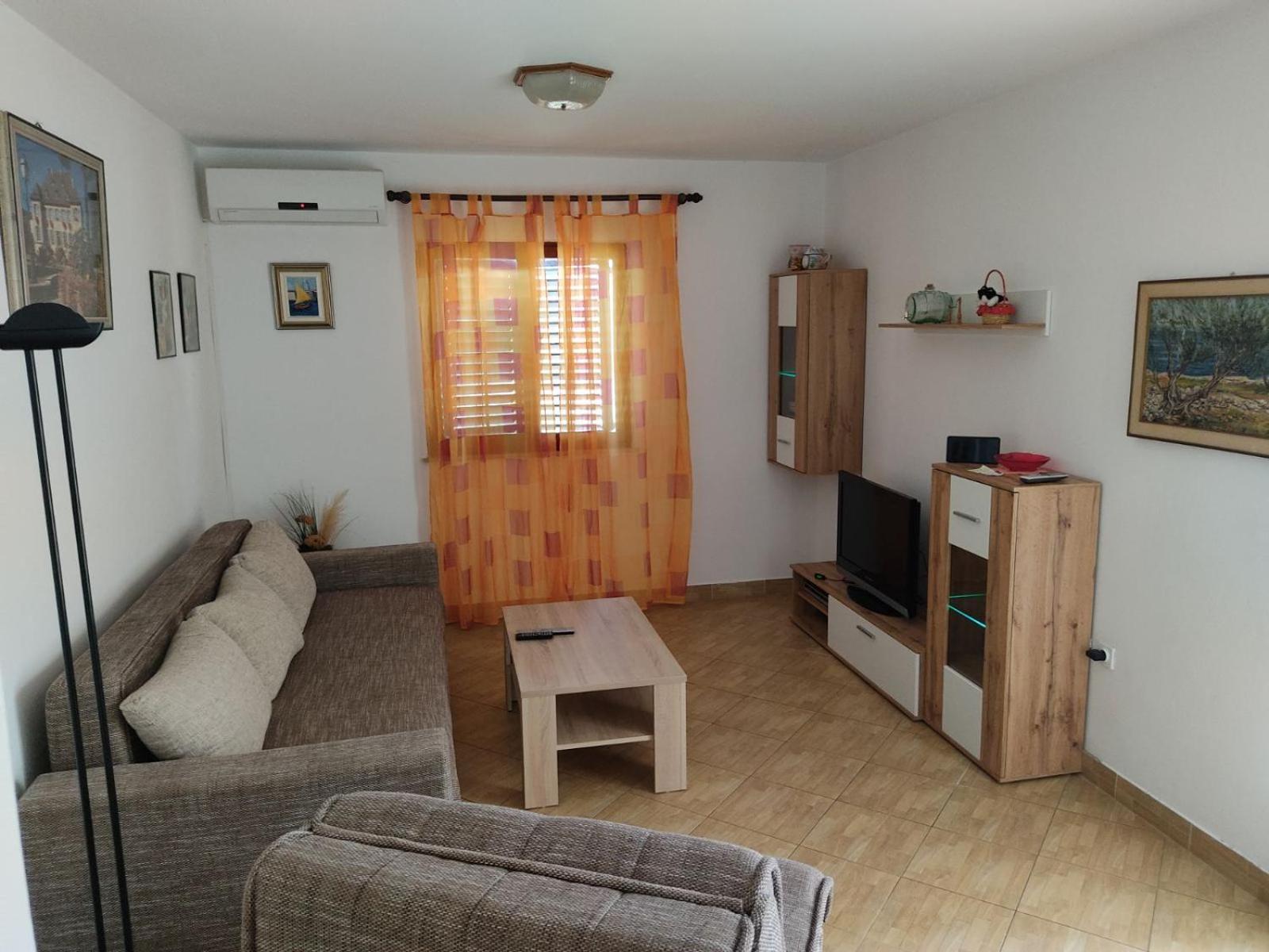 Apartments Njivice Bajcic