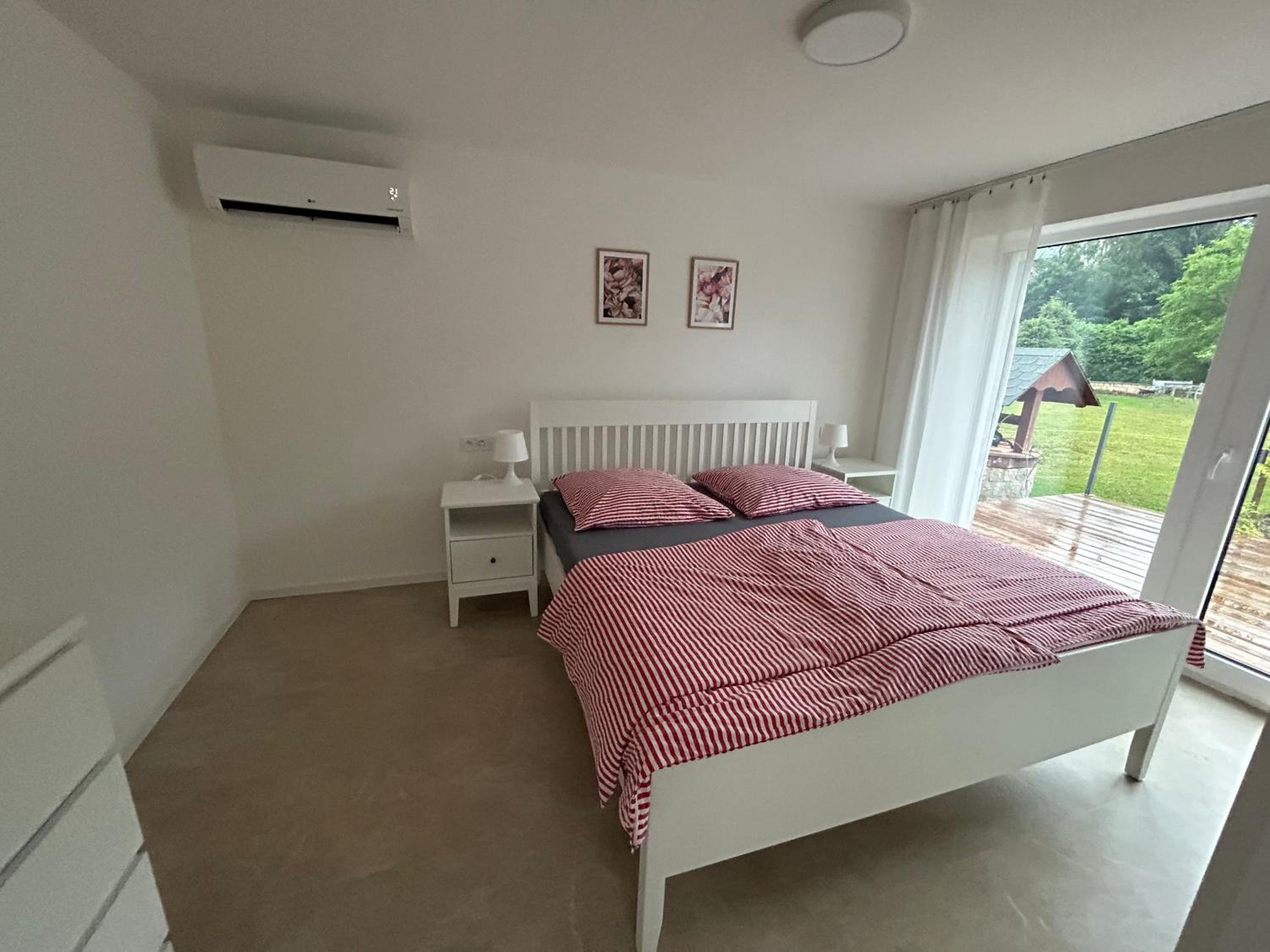 Red Travel Apartment view 5
