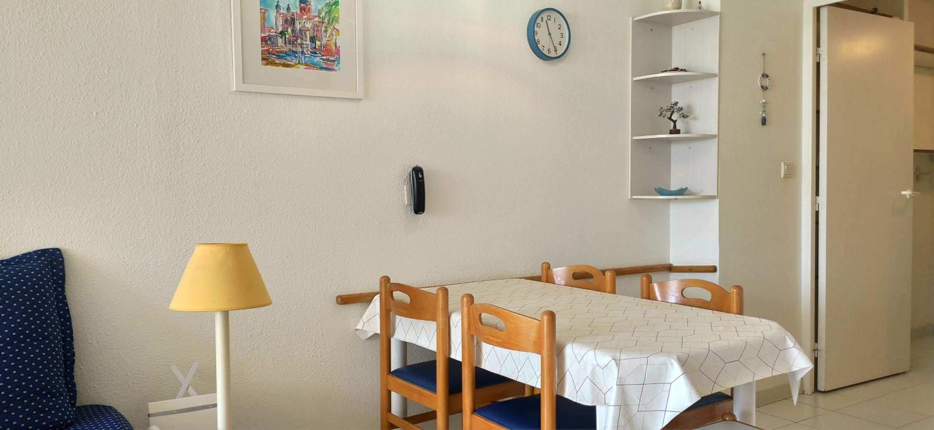Agay Cap Esterel, le Village, quartier Belvédère T2 Rez-de-Jardin avec Vue Mer, Piscine et Parking inclus