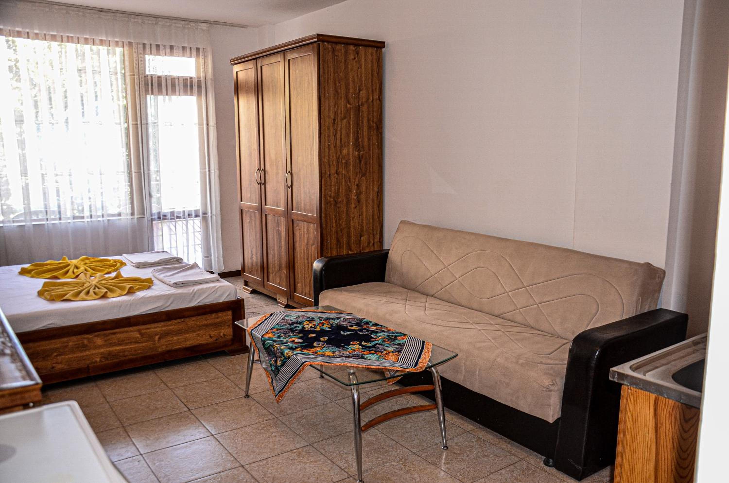 Marinovi Guest House