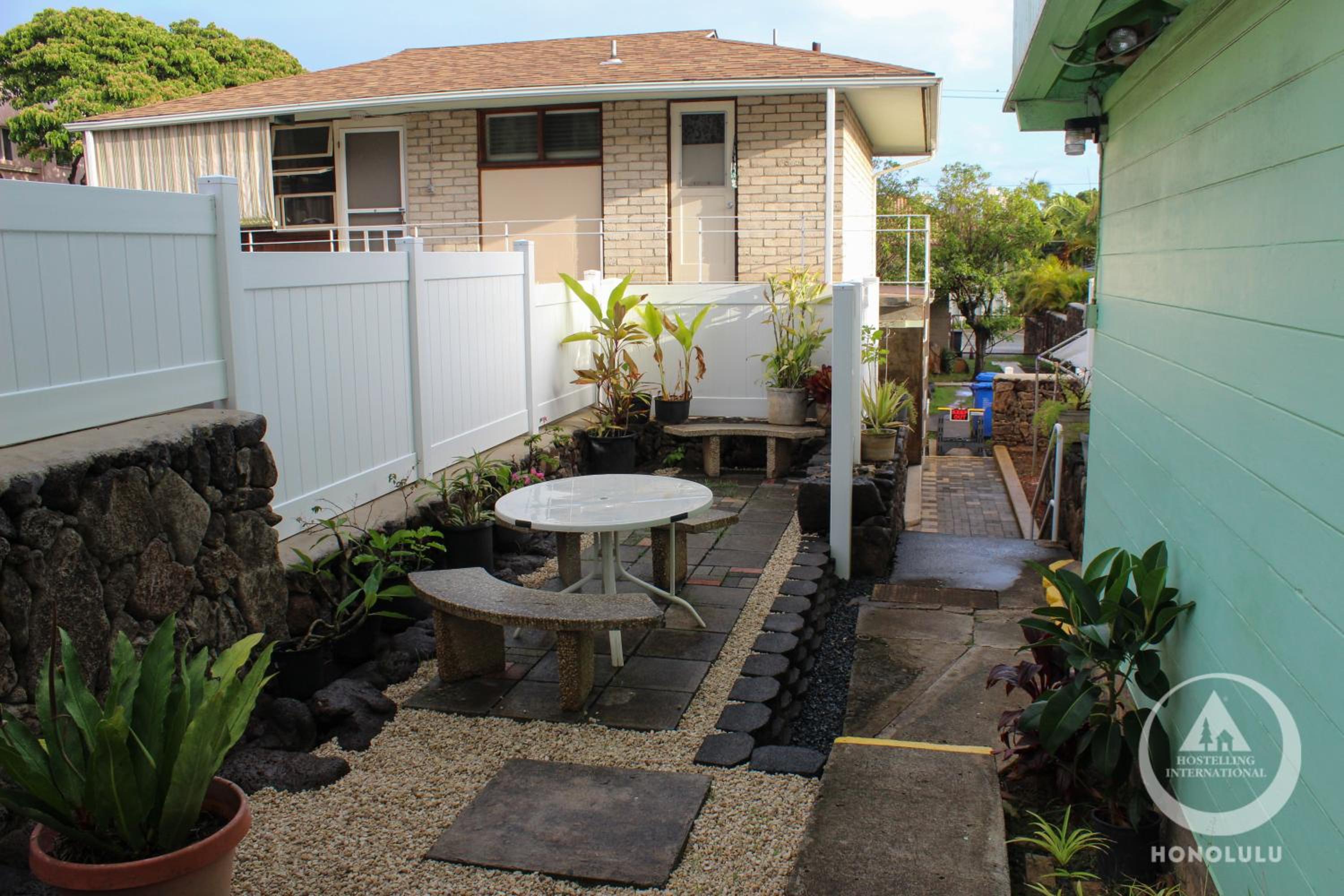 Hostelling International Honolulu view 3