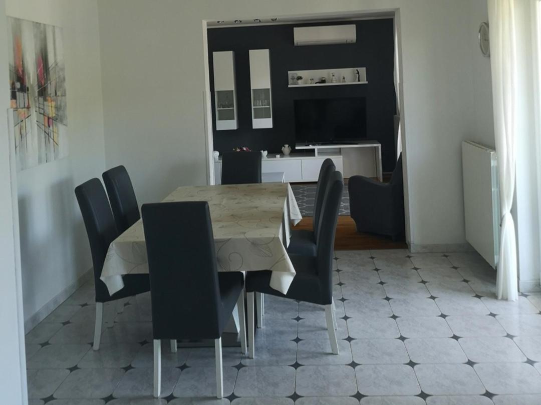Apartments Alenka by the sea