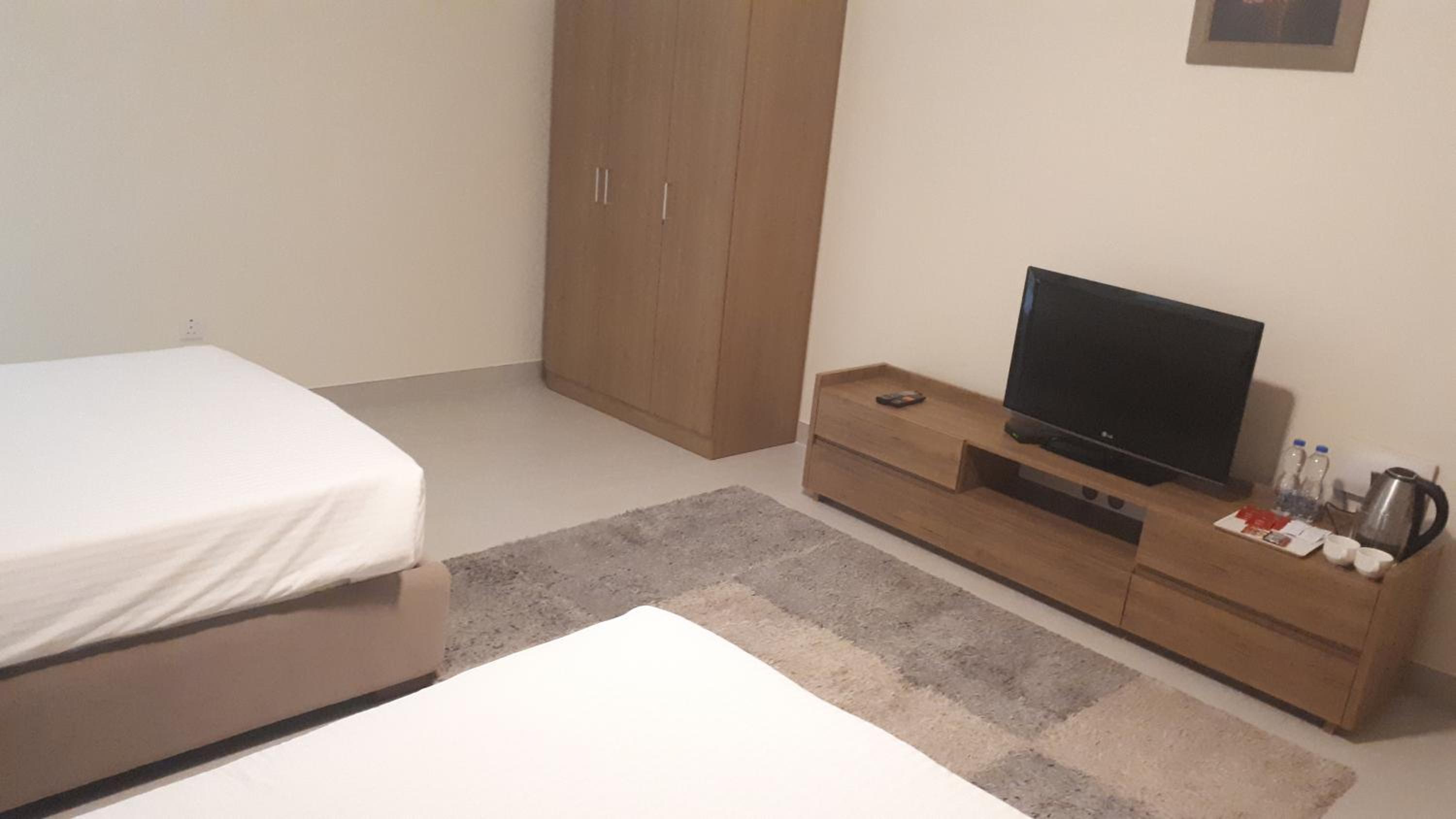 Magnum Hotel & Suites West Bay — 18
