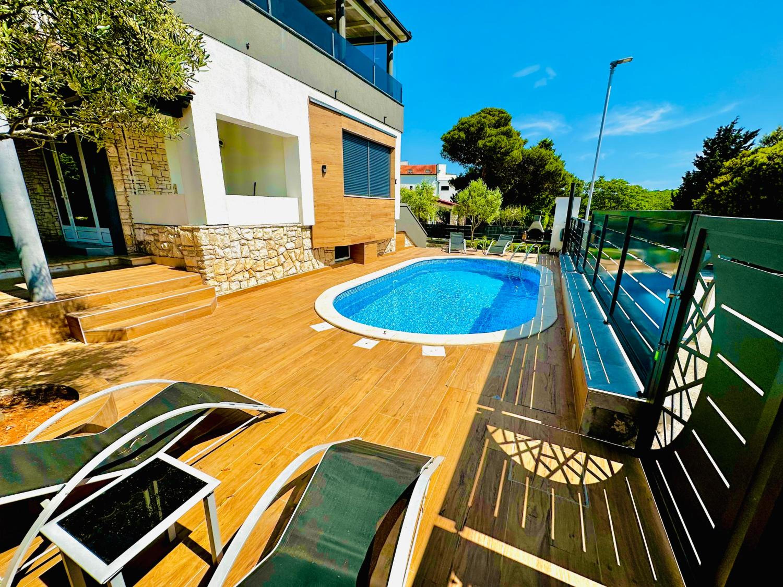NOEL - three bedroom apartment with pool