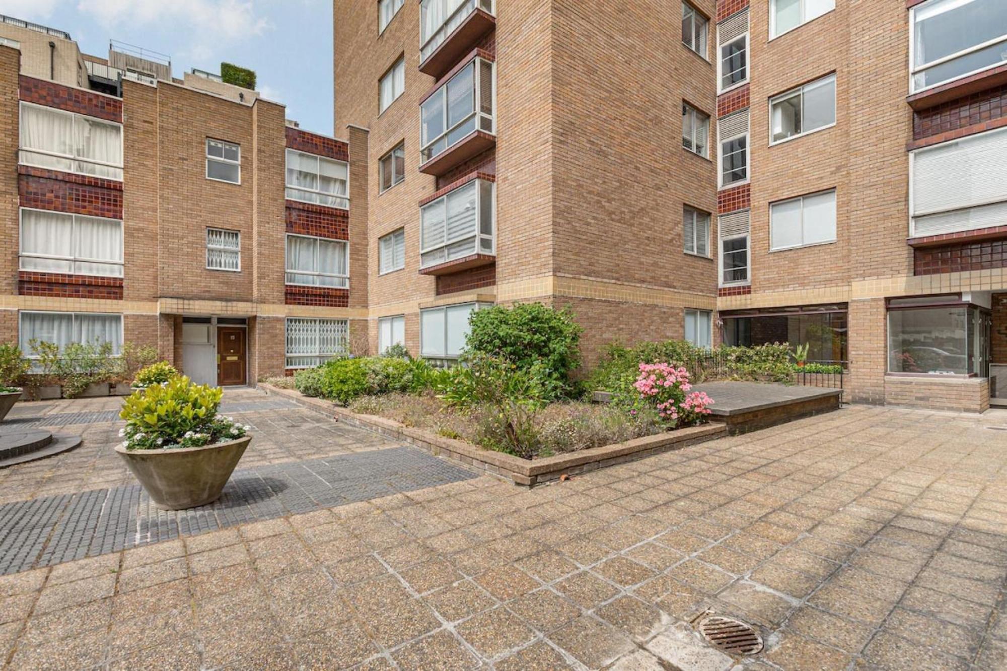 2 bedroom apartment in the heart of Knightsbridge