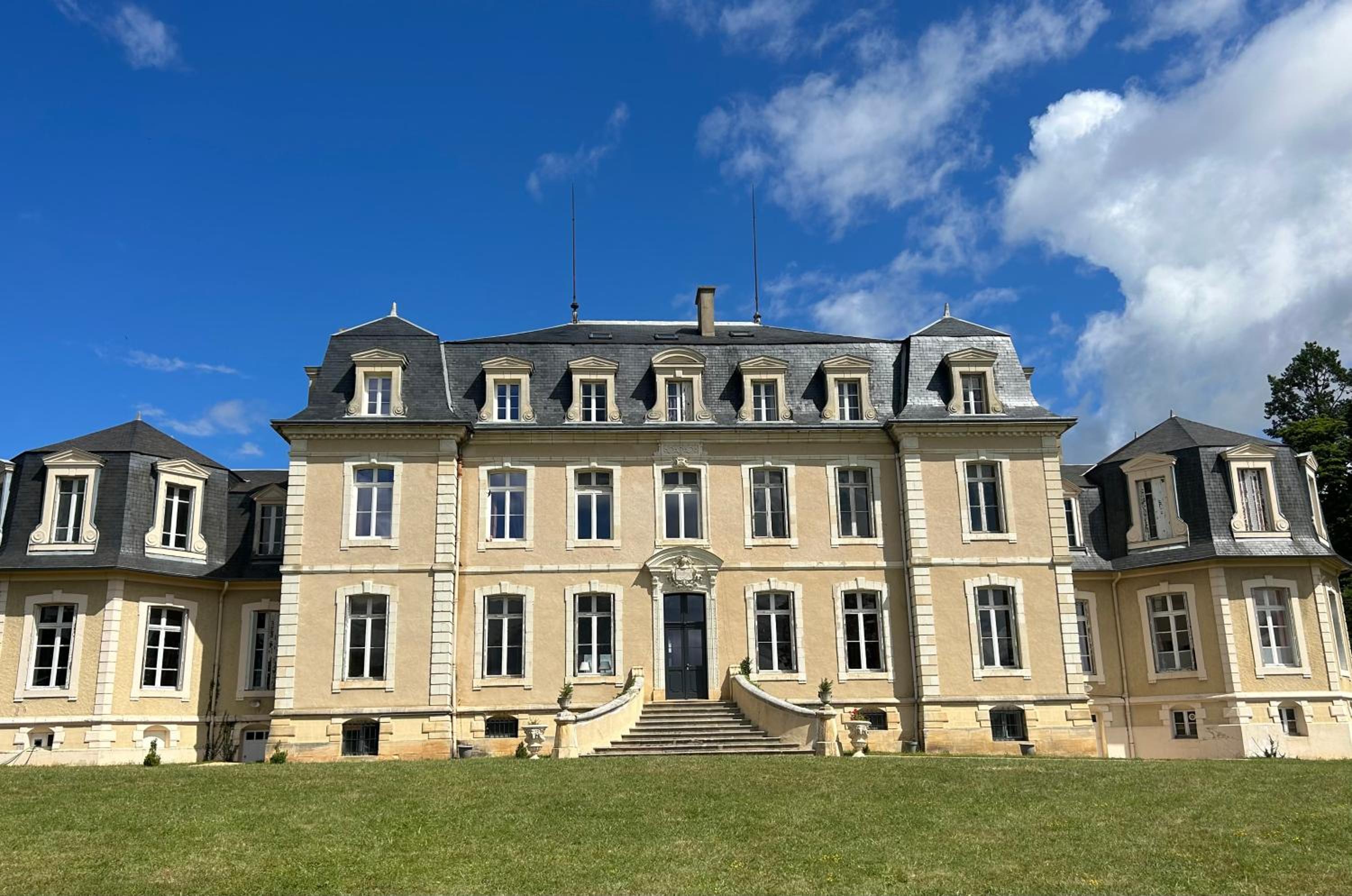Gîte de la comtesse château de la Bouchatte view 2