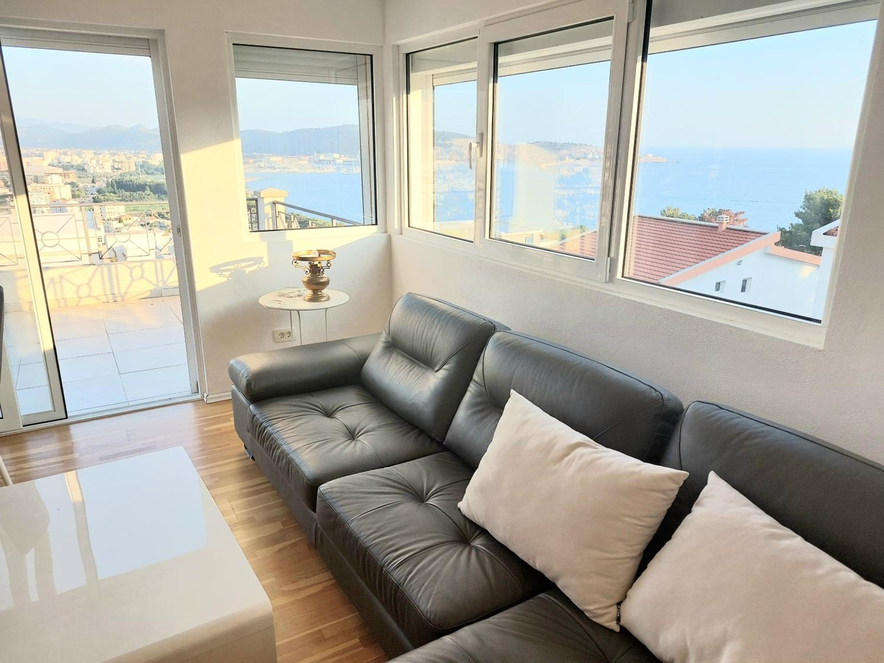 Apartment Sea & Mountain