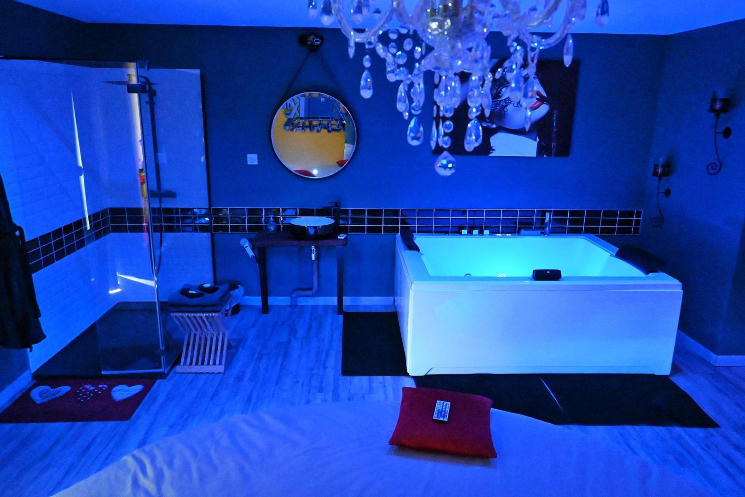 Nuit insolite-Room Love view 5