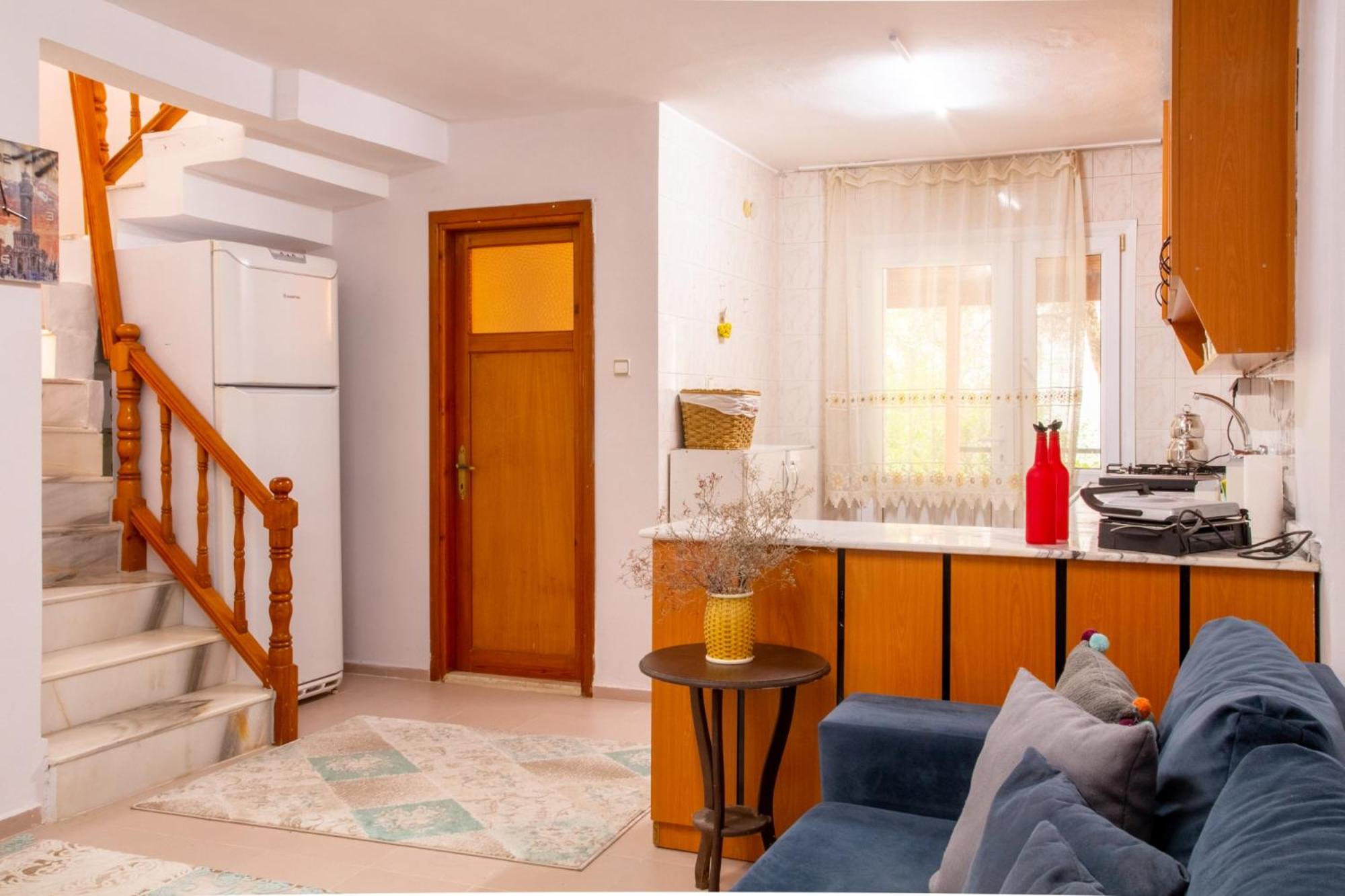 Flat with Large Balcony in Izmir photo 3