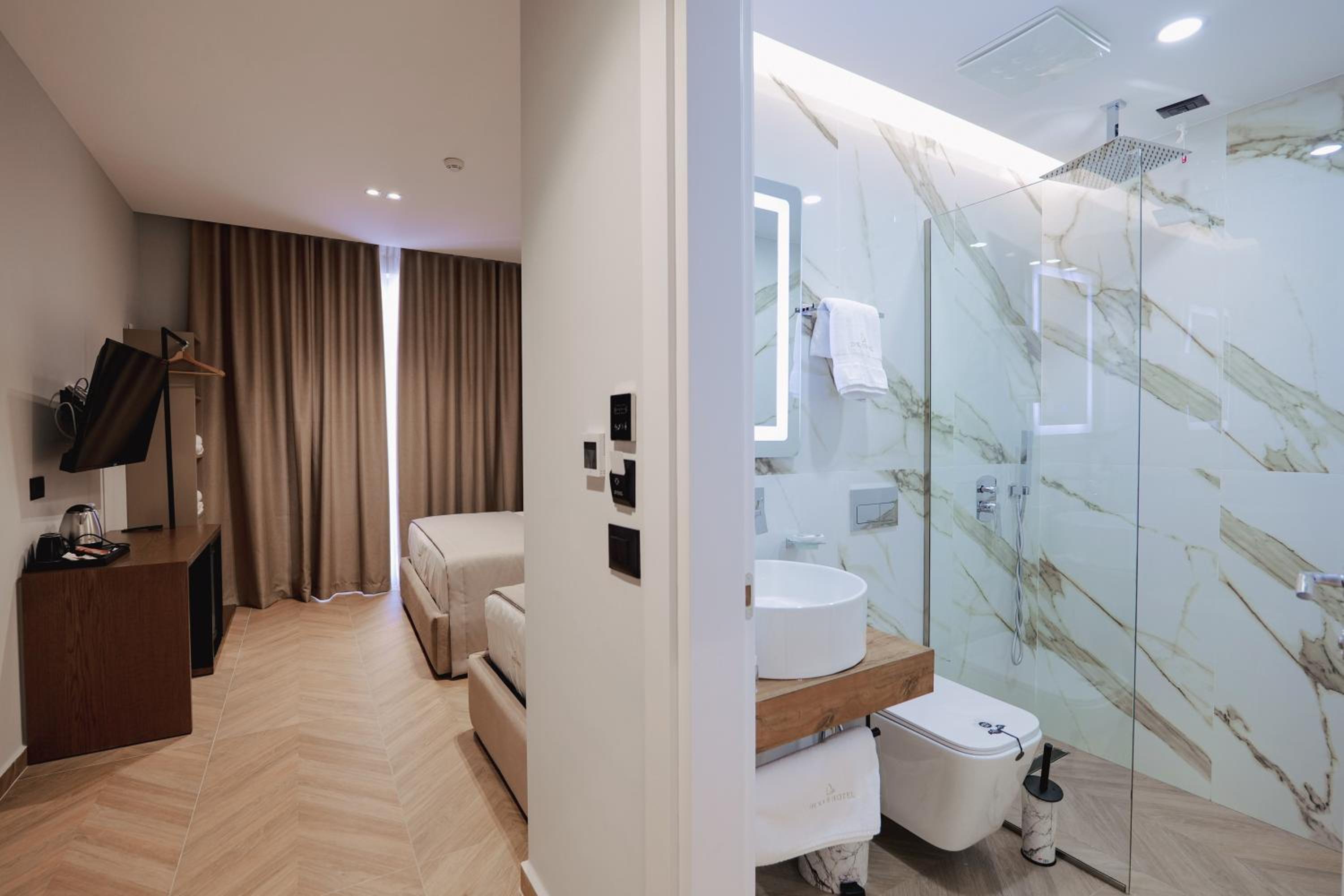 Duka's Hotel 57