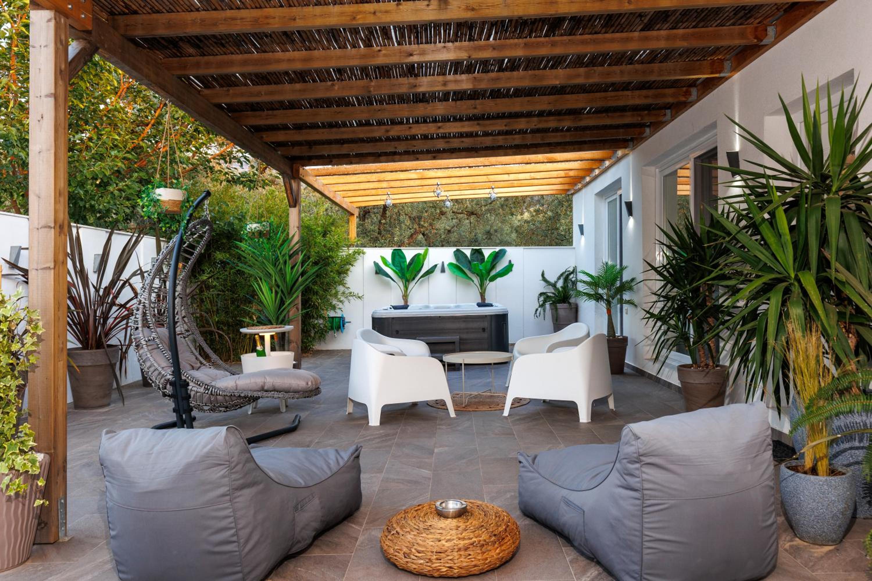 Jacuzzi Deluxe Villa