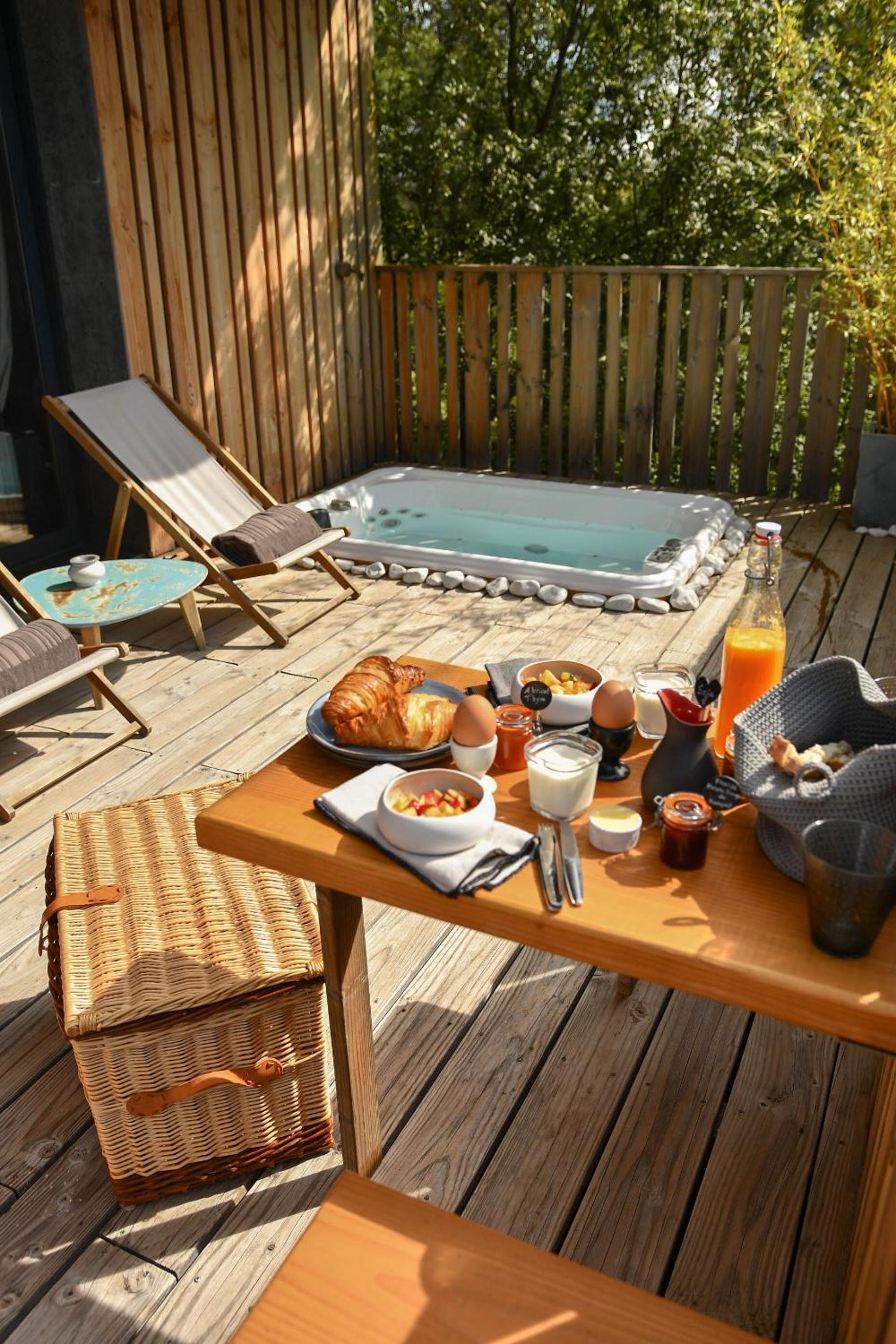 Bien Loin d'Ici Spa B&B view 2