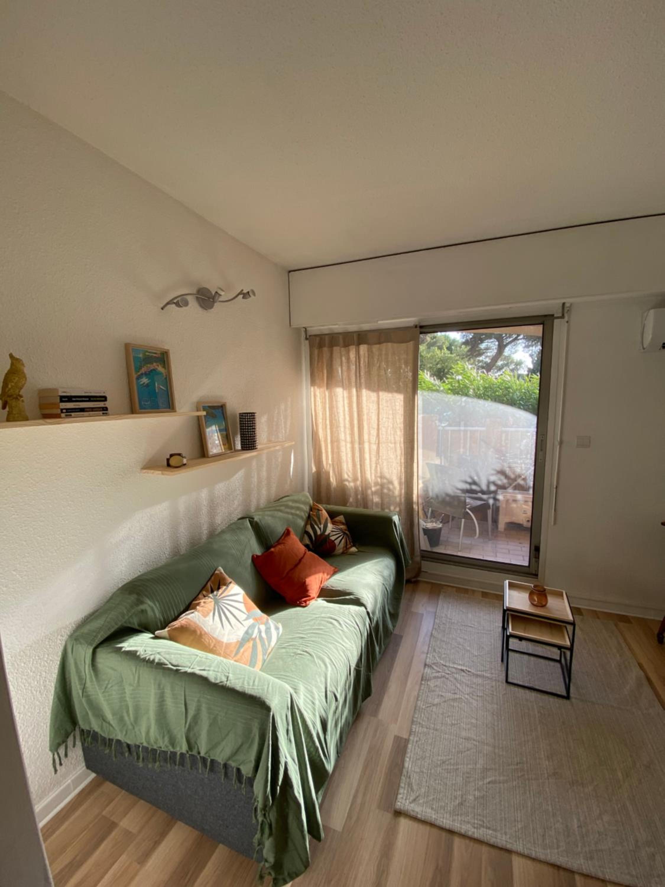 Hyeres Vacations - Studio climatise avec wifi au calme sur le port. - Property Image 20