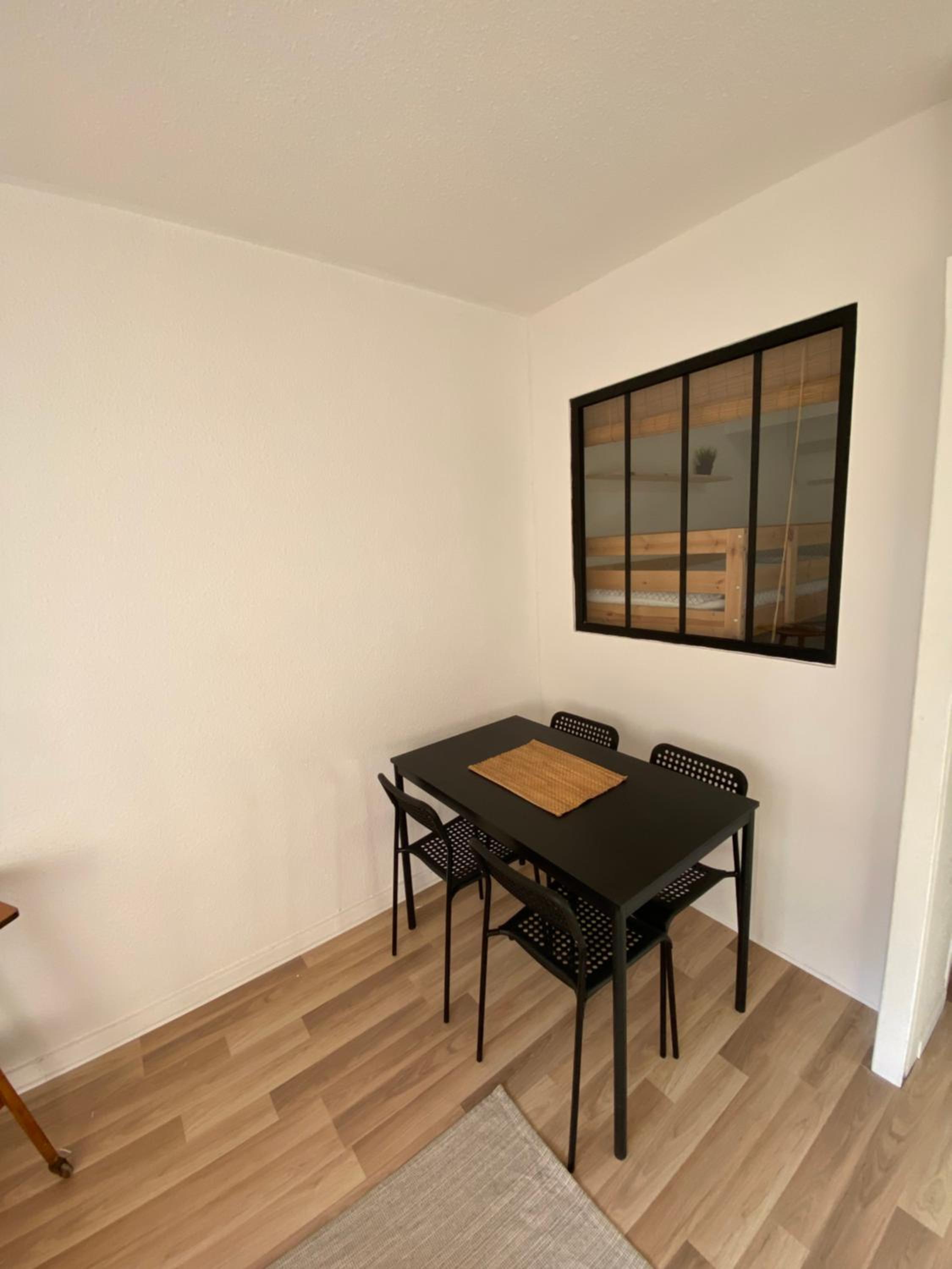 Hyeres Vacations - Studio climatise avec wifi au calme sur le port. - Property Image 18