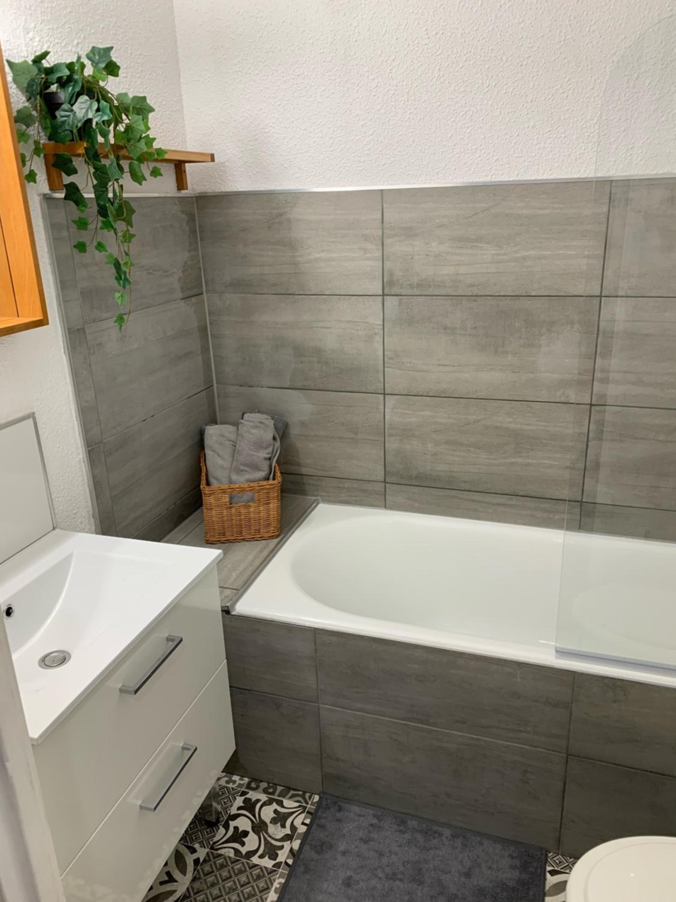 Hyeres Vacations - Studio climatise avec wifi au calme sur le port. - Property Image 1