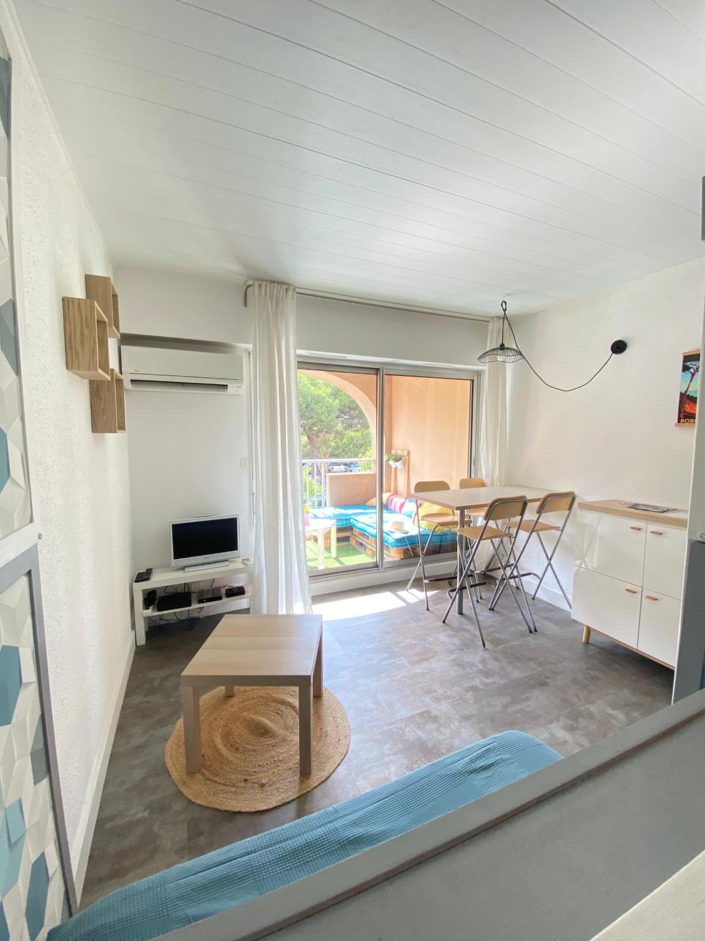 Hyeres Vacations - Studio climatise avec wifi au calme sur le port. - Property Image 21
