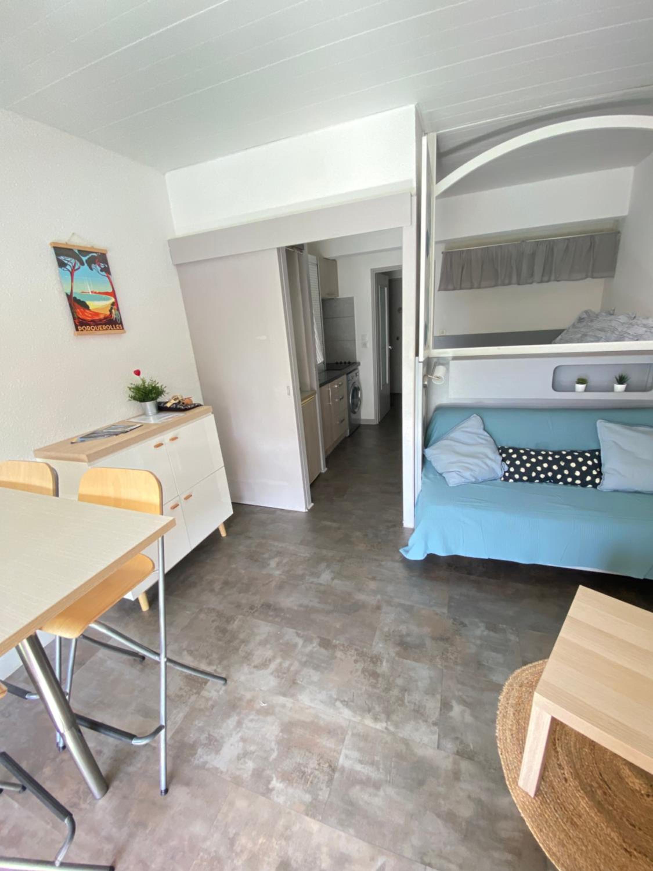 Hyeres Vacations - Studio climatise avec wifi au calme sur le port. - Property Image 16
