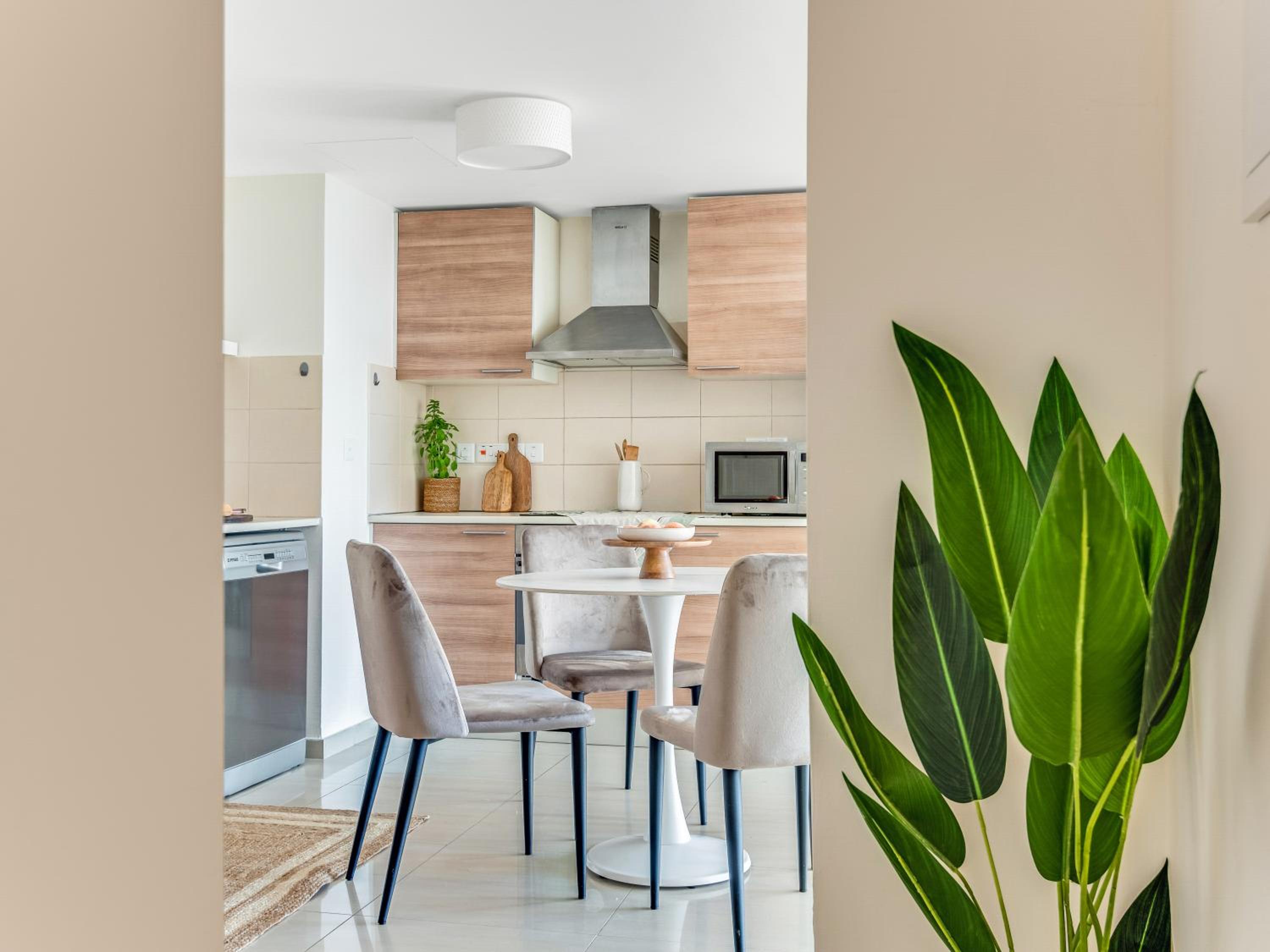 Sanders Marathon - Cute 2-Bedroom Apartment with Shared Pool