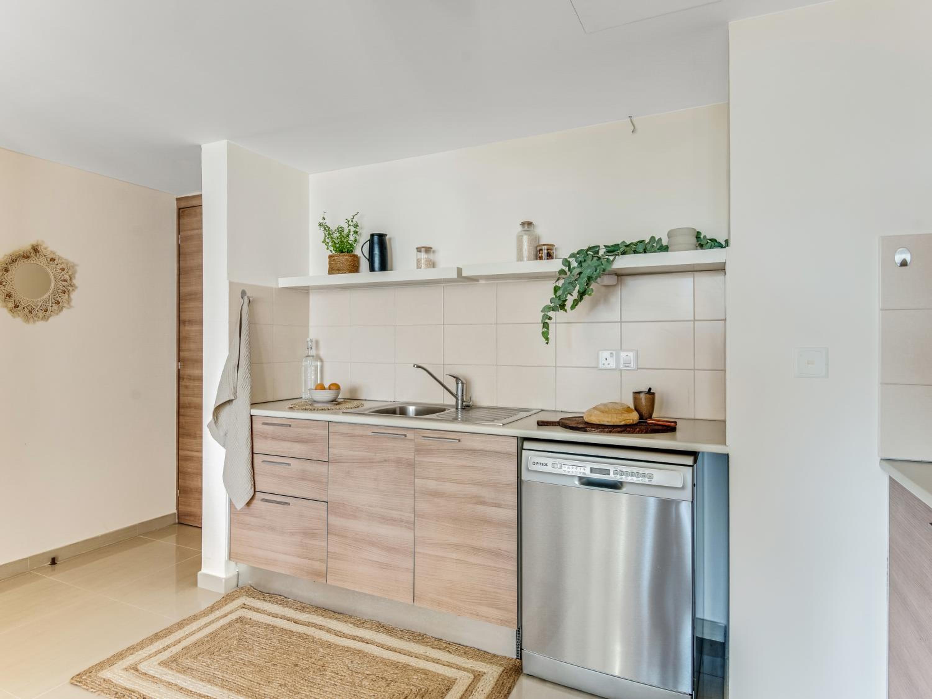 Sanders Marathon - Cute 2-Bedroom Apartment with Shared Pool