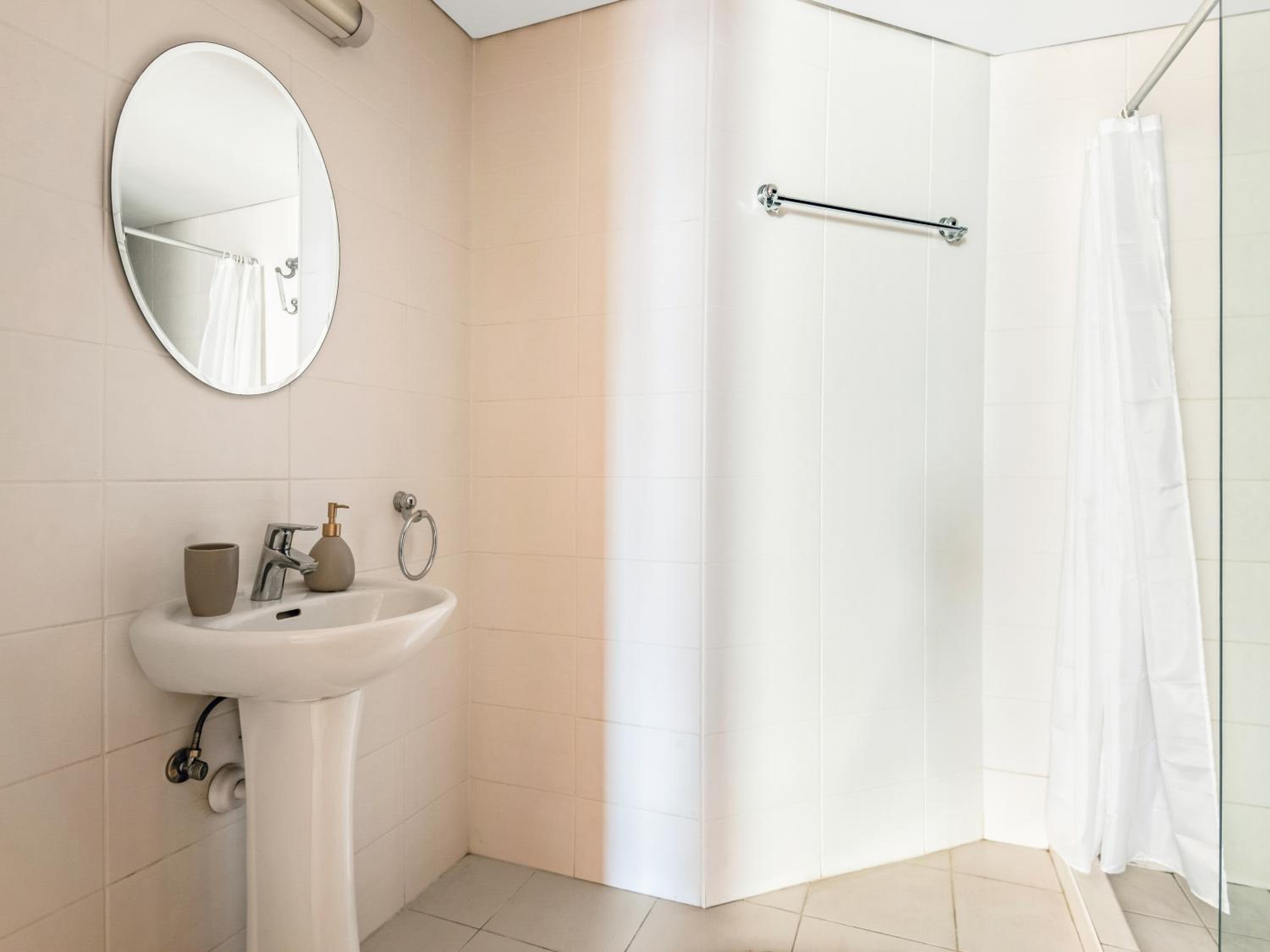 Sanders Marathon - Cute 2-Bedroom Apartment with Shared Pool