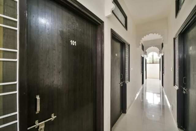 Capital O 82629 Hotel Prithvi Lok