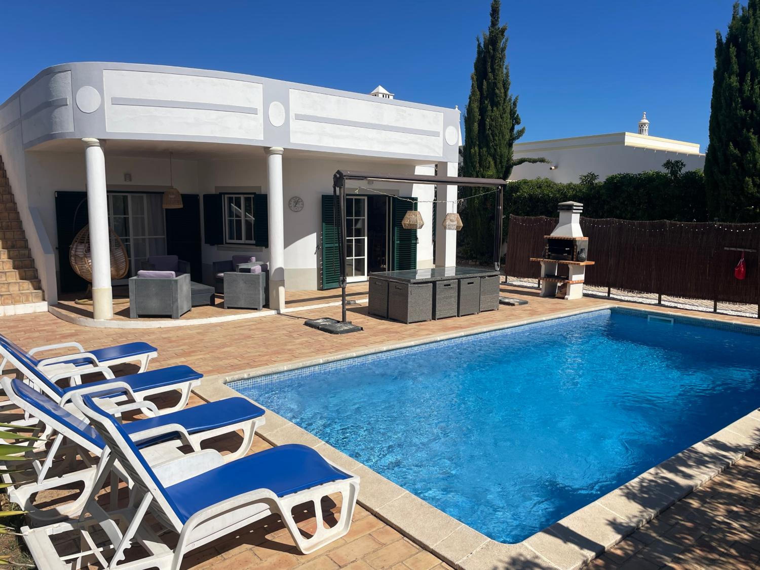Spacious 3 bedroom villa with pool view 2
