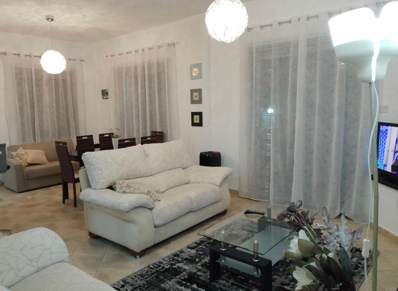 Villa Chrysanthemum