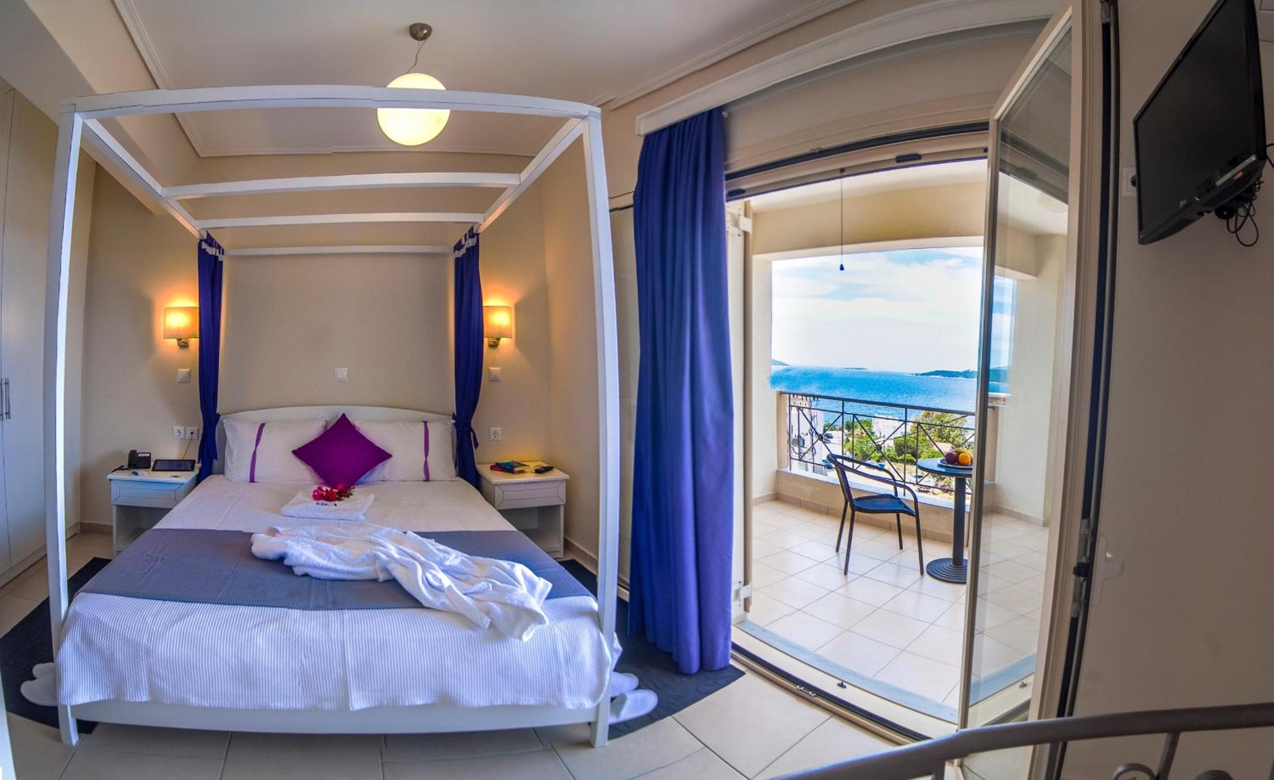 Thea Hotel - Studios & Suites