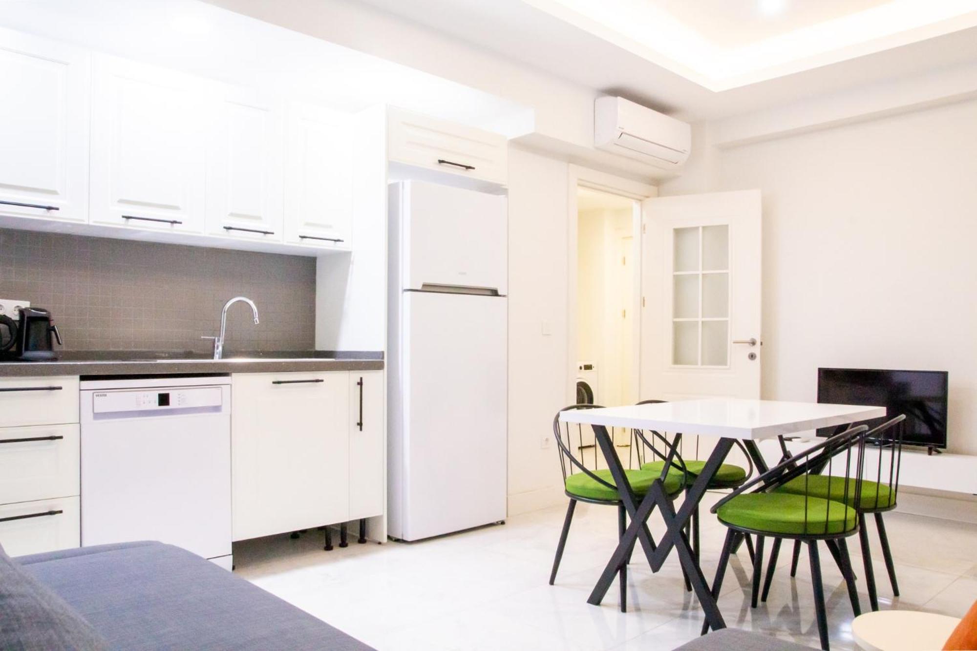 Flat w Spacious Garden 5 min to Beach in Milas