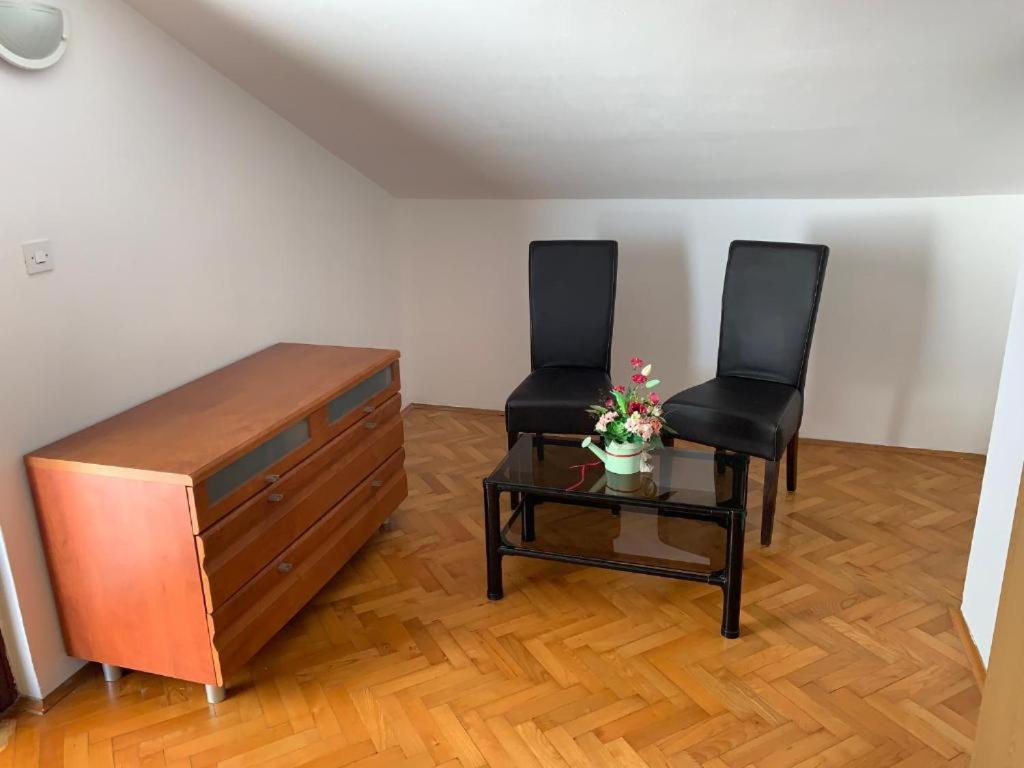 Apartments and Rooms Diana