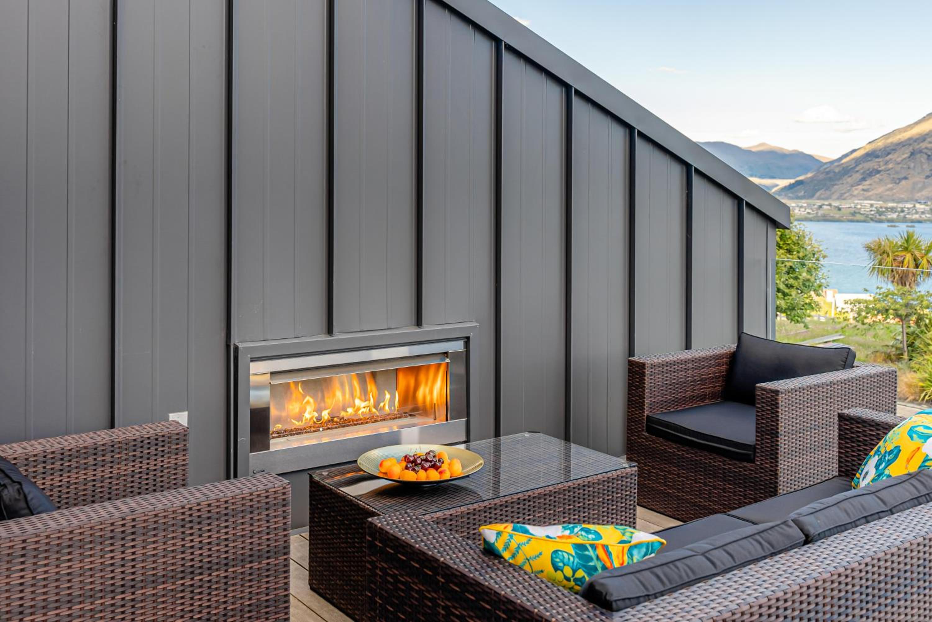 Queenstown Lake and Mountain View Retreat Free Wifi Free Street Parking