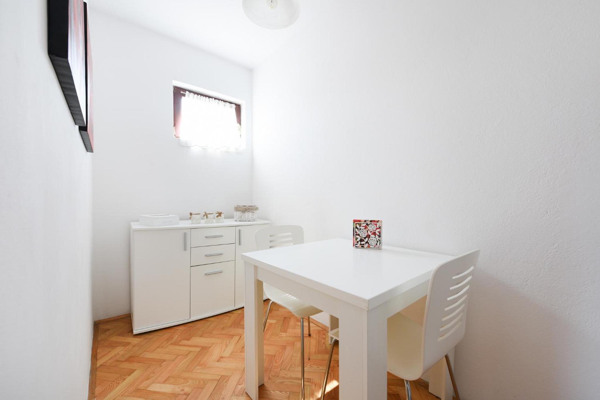 Apartments and Rooms Diana