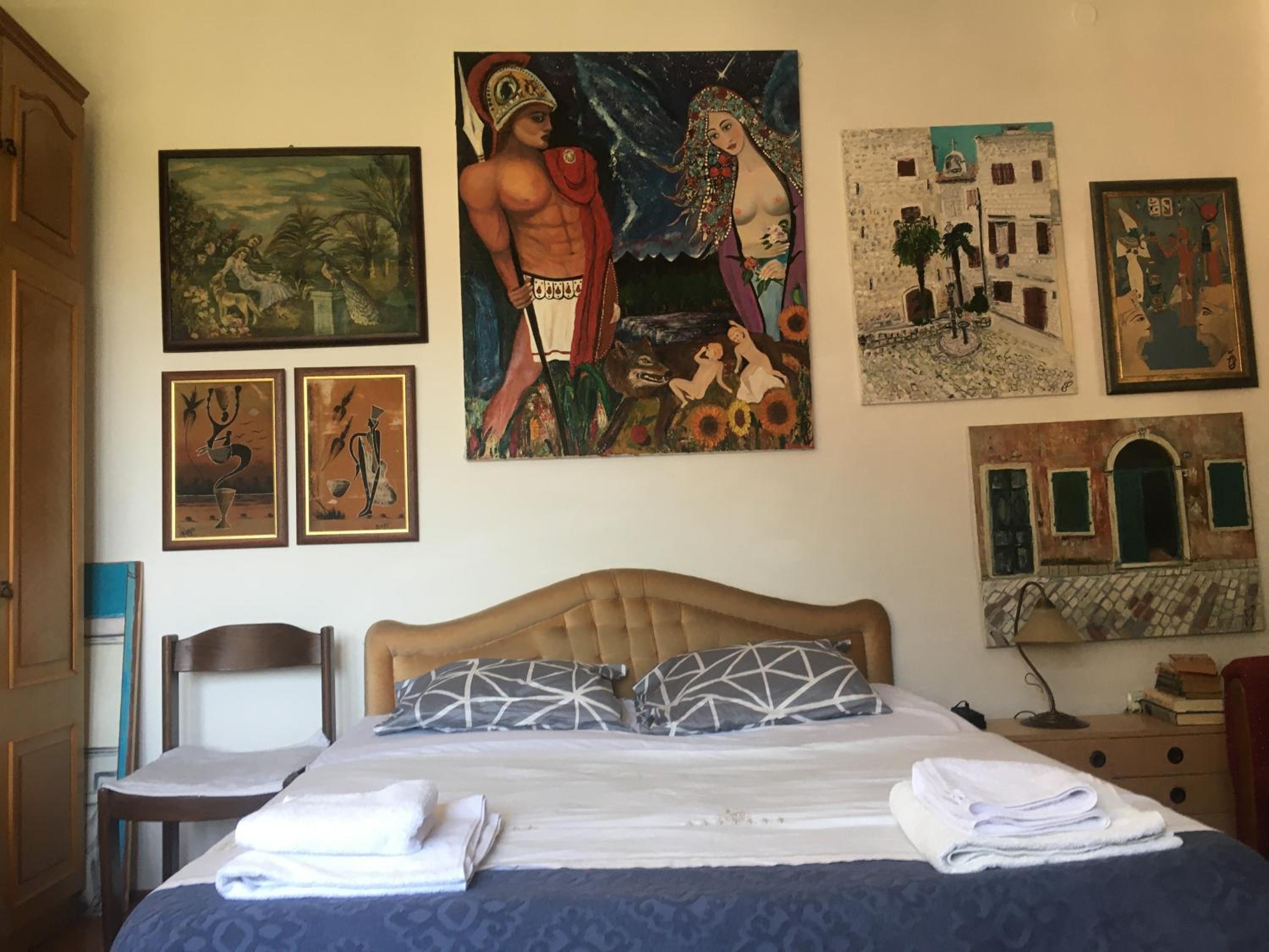 Art House 001 photo 2