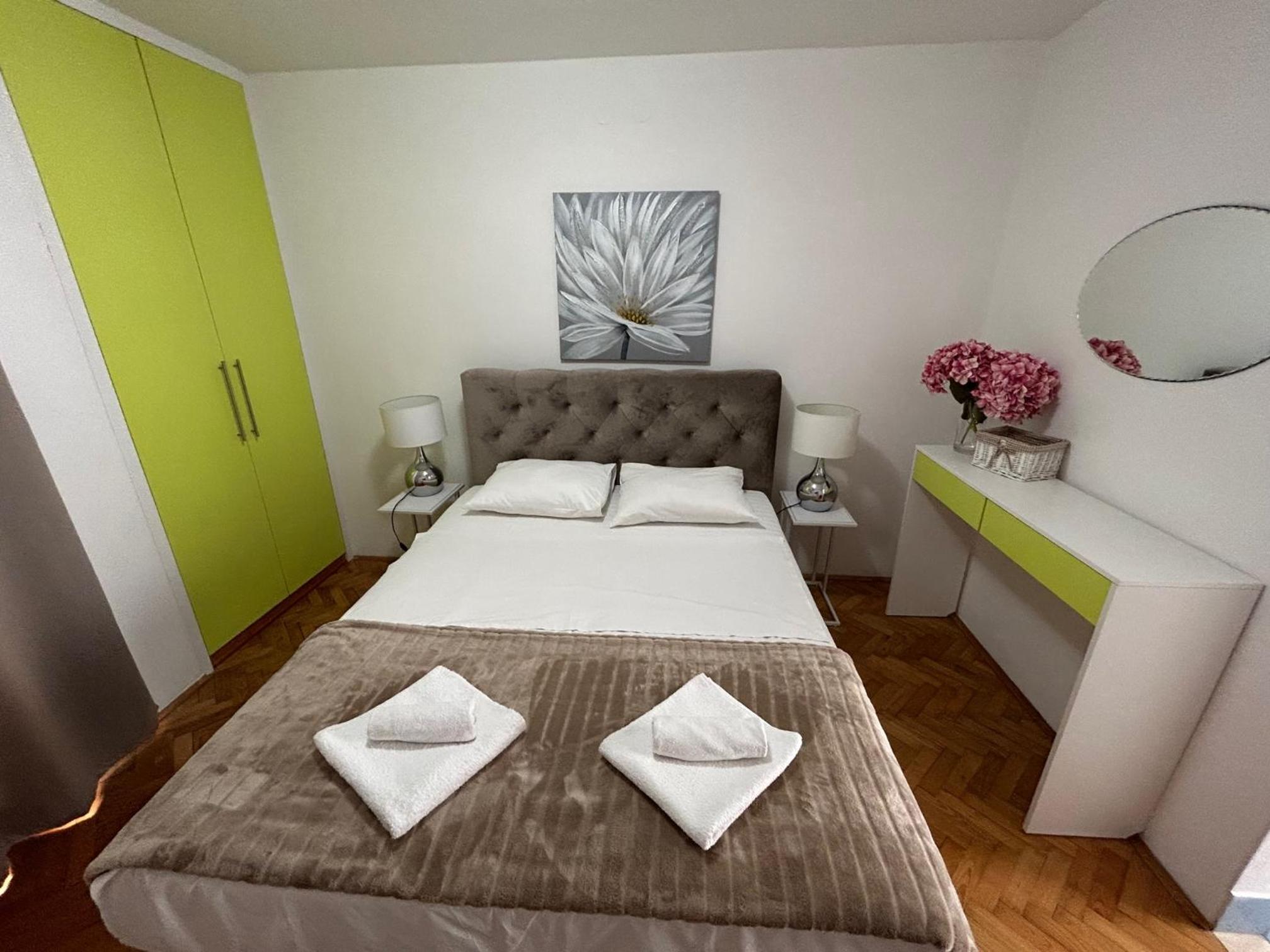 Apartments and Rooms Diana