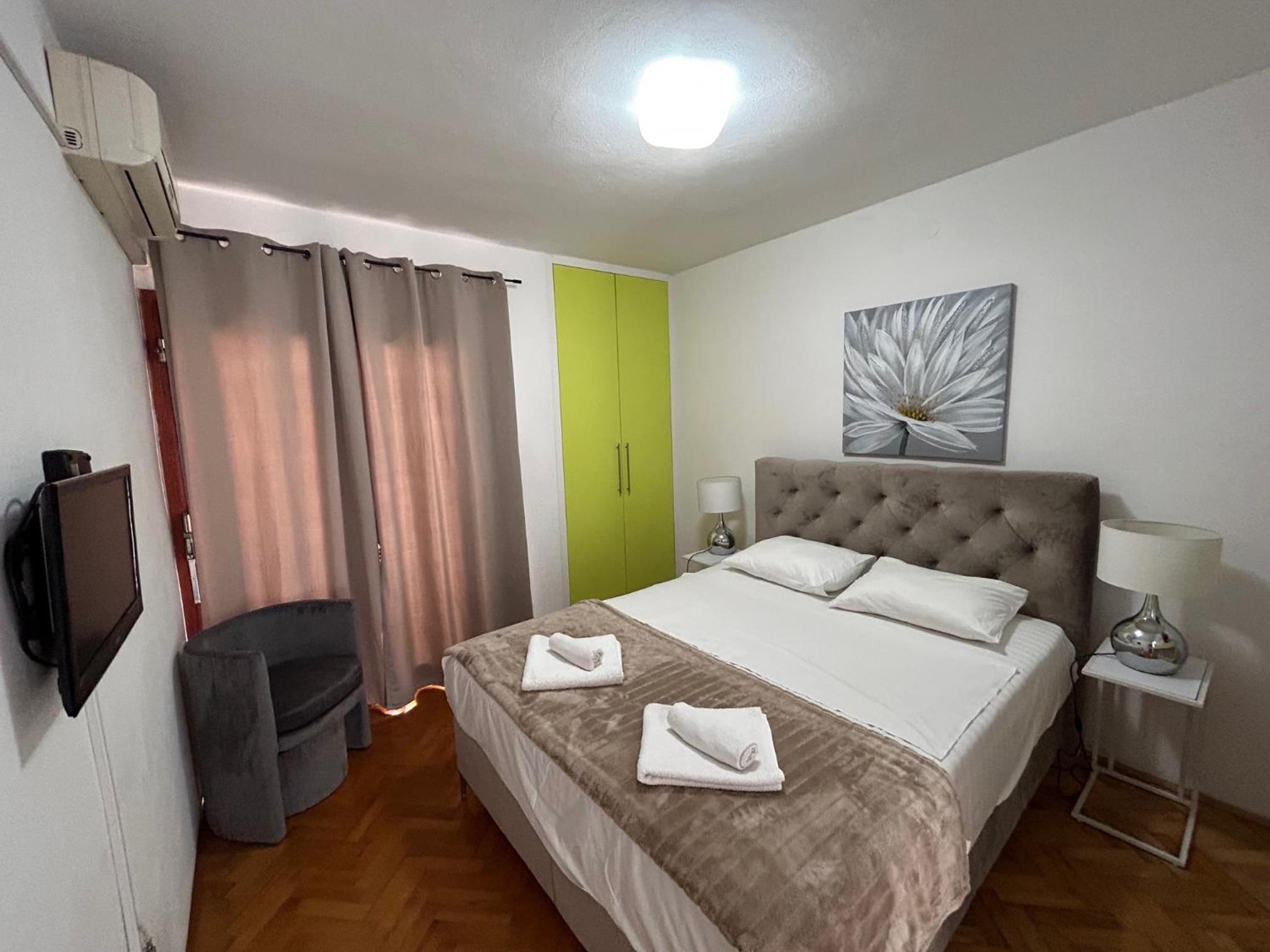 Apartments and Rooms Diana