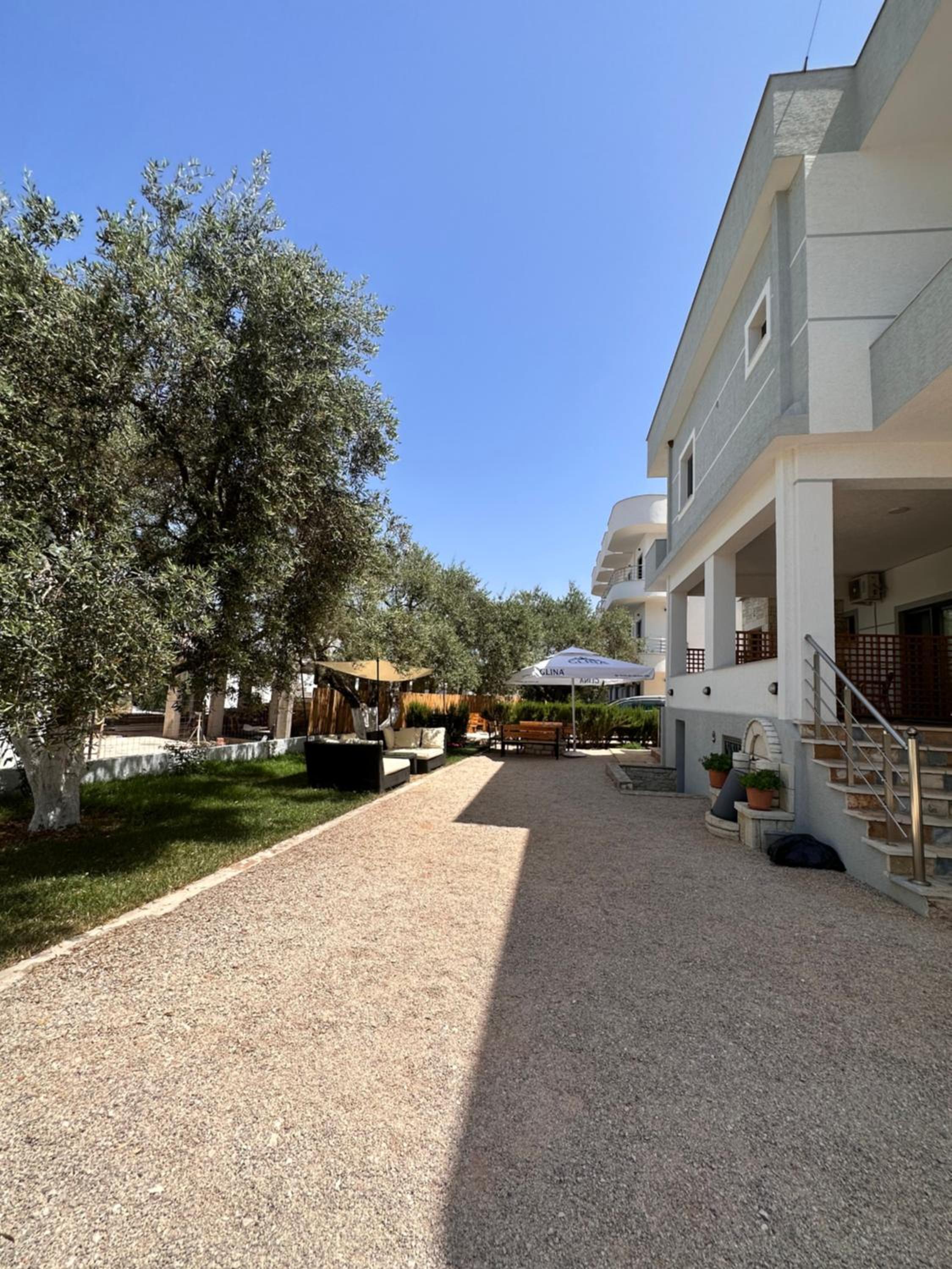Erjon Apartments