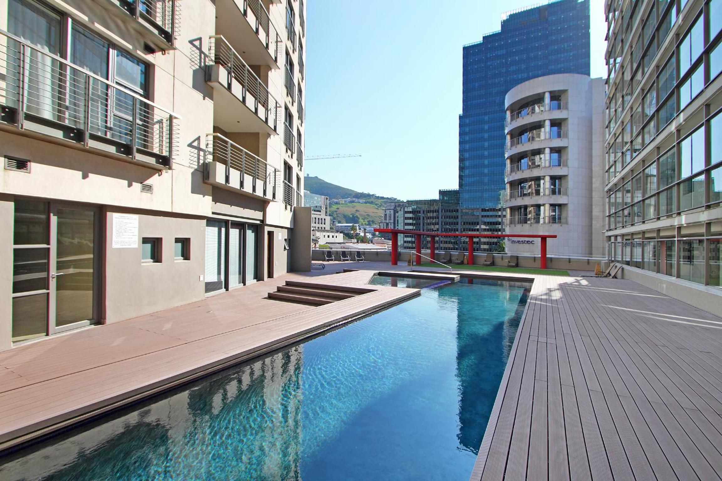 Full Power, long stay rates, walk to V&A Waterfront, fibre WIFI, gym & pool